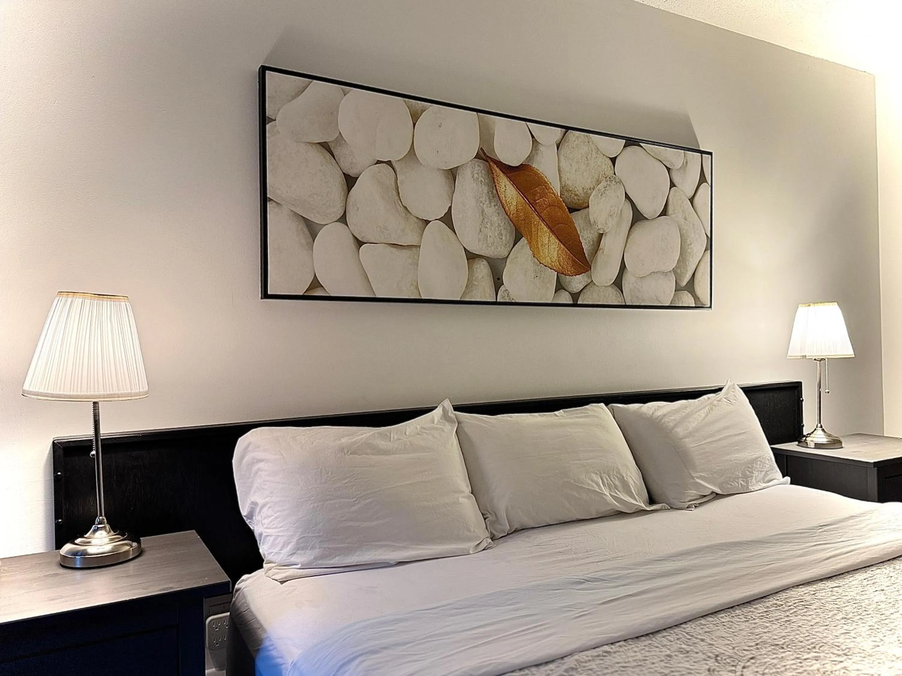 Bedroom, Bed in Sunshine Lodge Inn