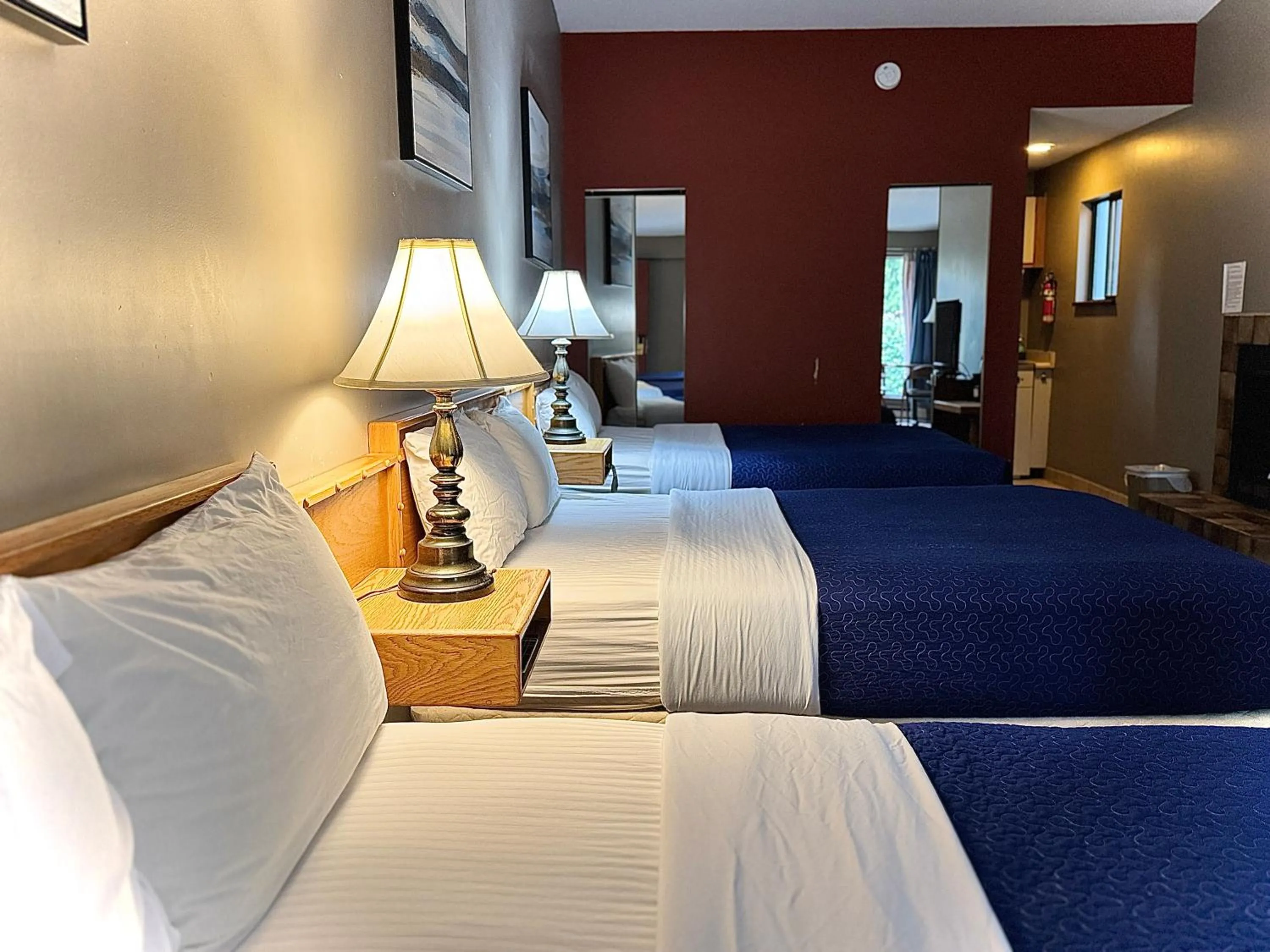 Bed in Sunshine Lodge Inn