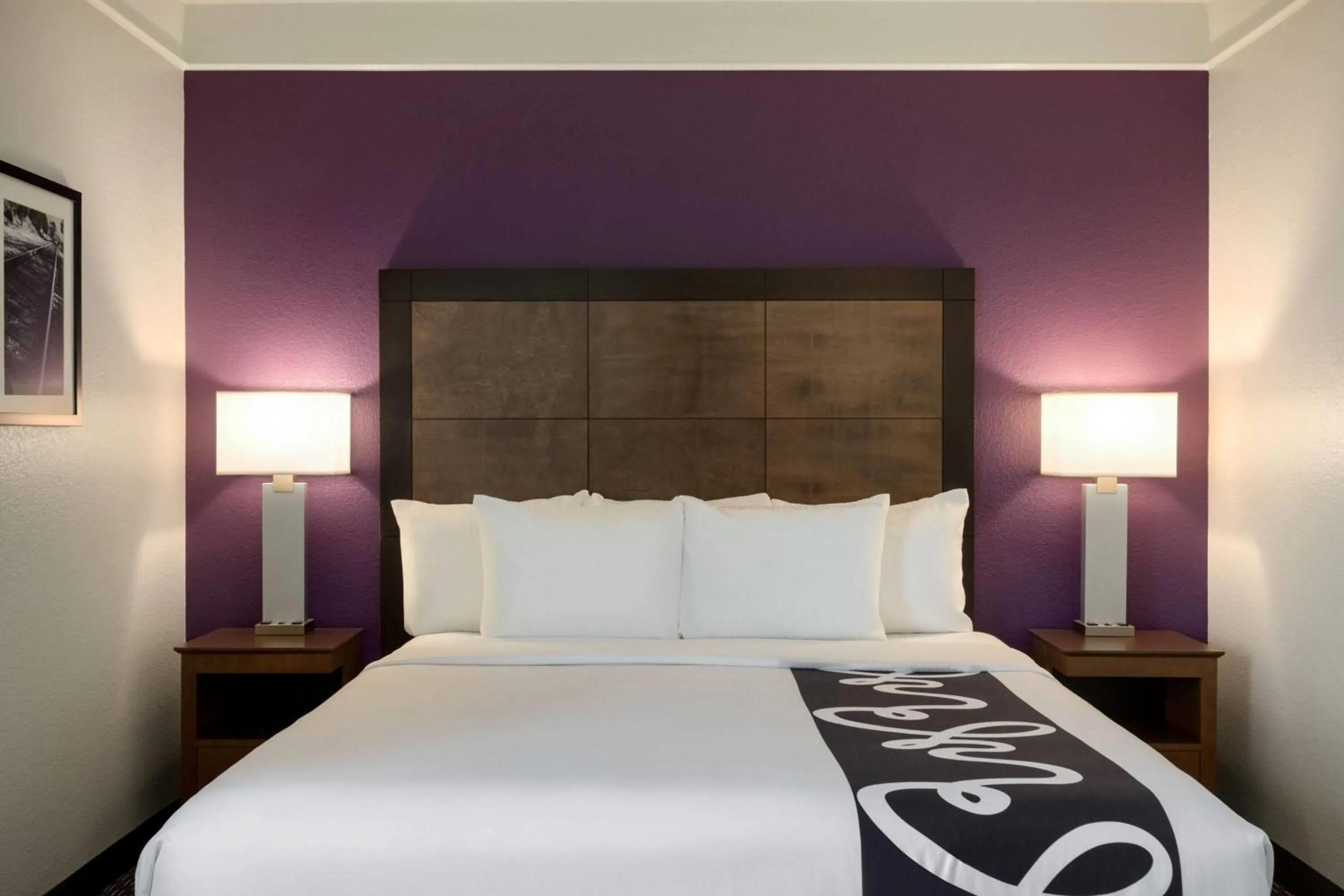 Photo of the whole room, Bed in La Quinta by Wyndham Arlington North 6 Flags Dr