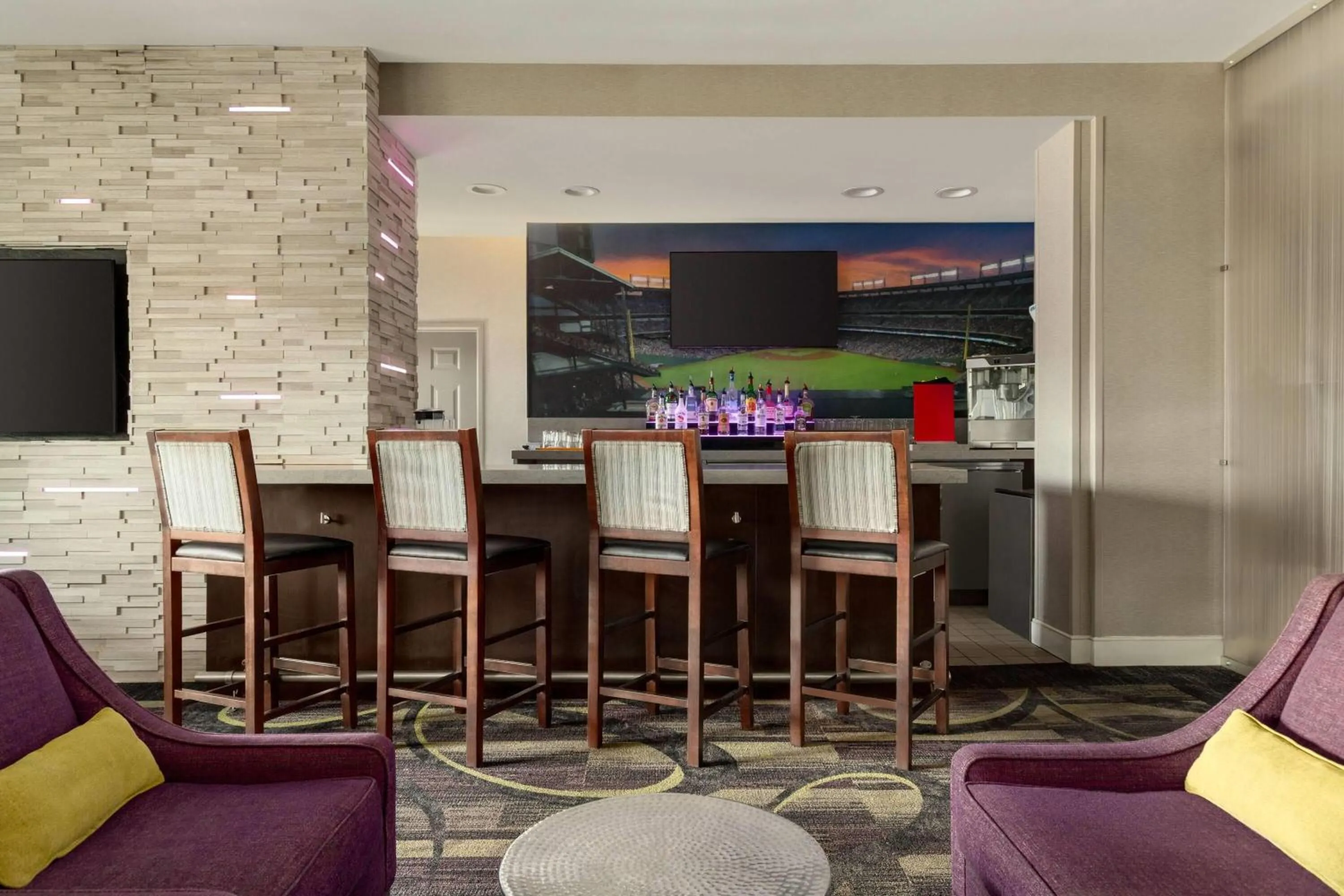 Lounge or bar in La Quinta by Wyndham Arlington North 6 Flags Dr