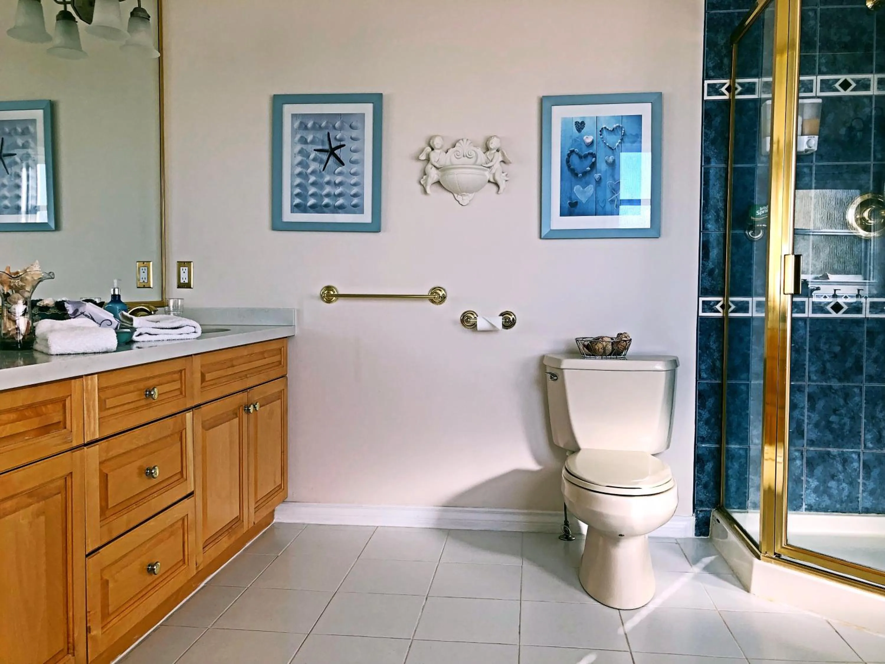 Shower in Star of the Sea guest house