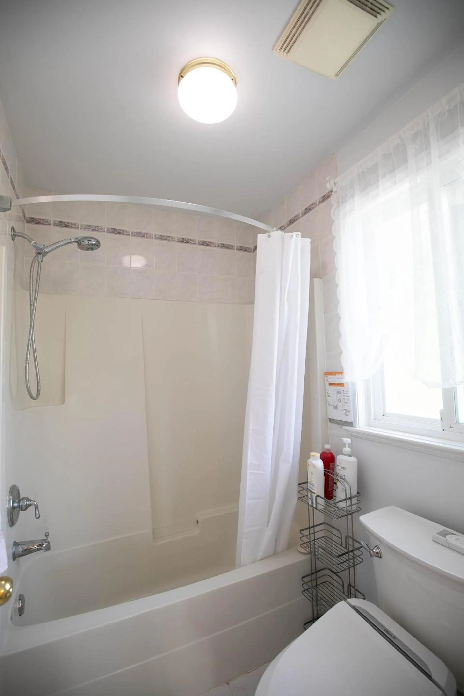 Shower in Star of the Sea guest house