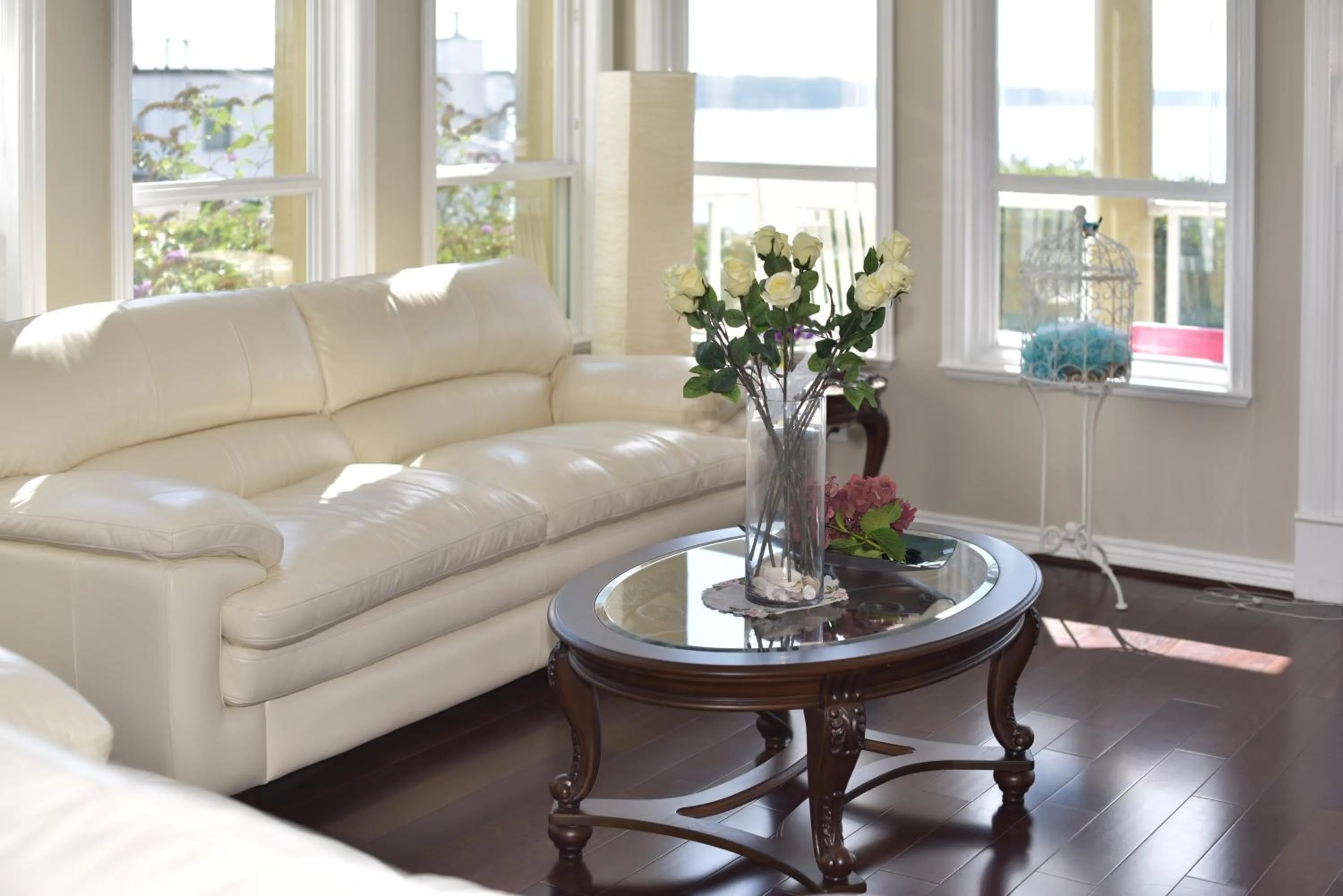 Communal lounge/ TV room in Star of the Sea guest house