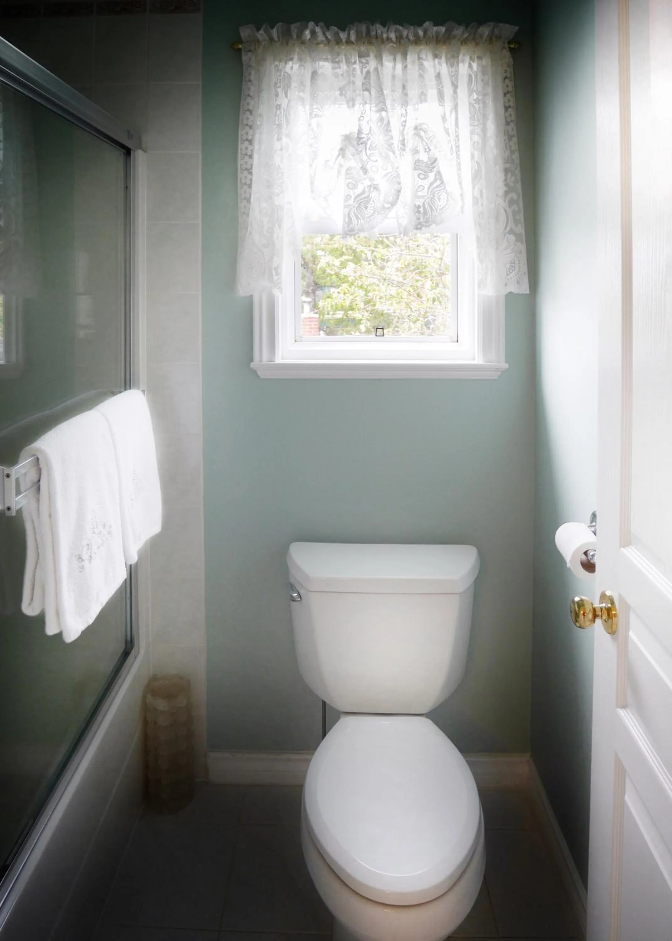 Toilet in Star of the Sea guest house