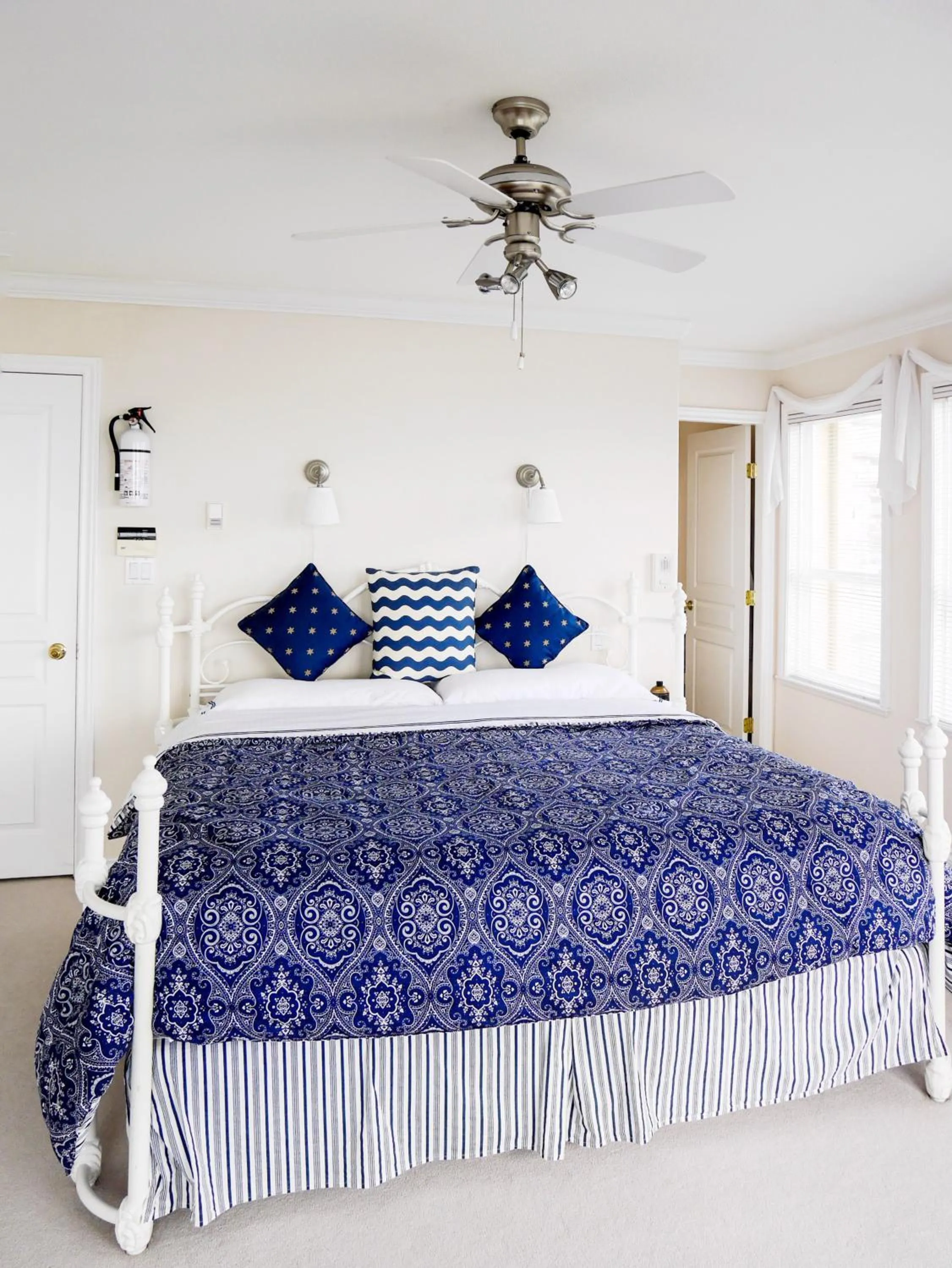 Bed in Star of the Sea guest house