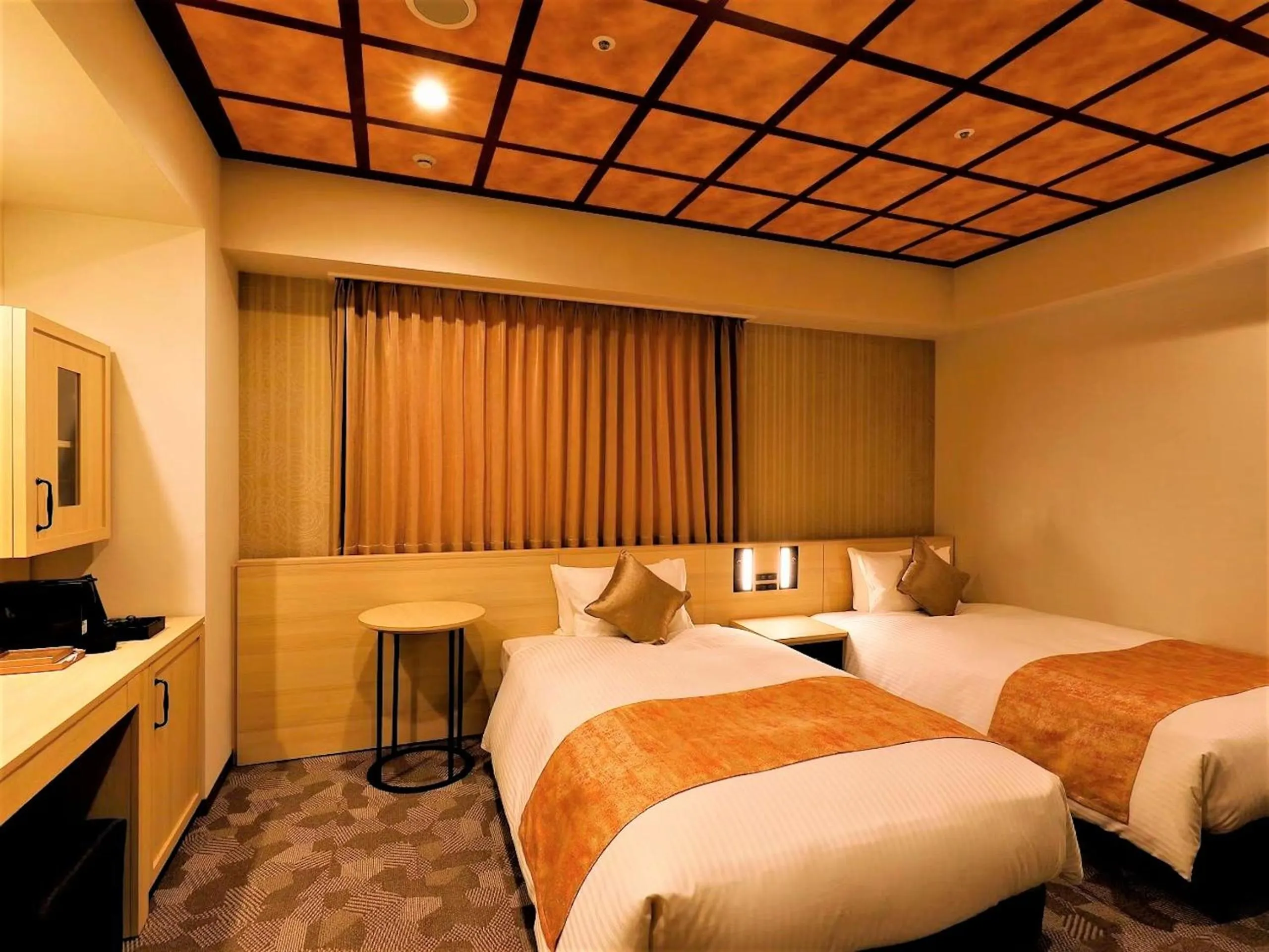 Photo of the whole room, Bed in Daiwa Roynet Hotel KANAZAWA-MIYABI
