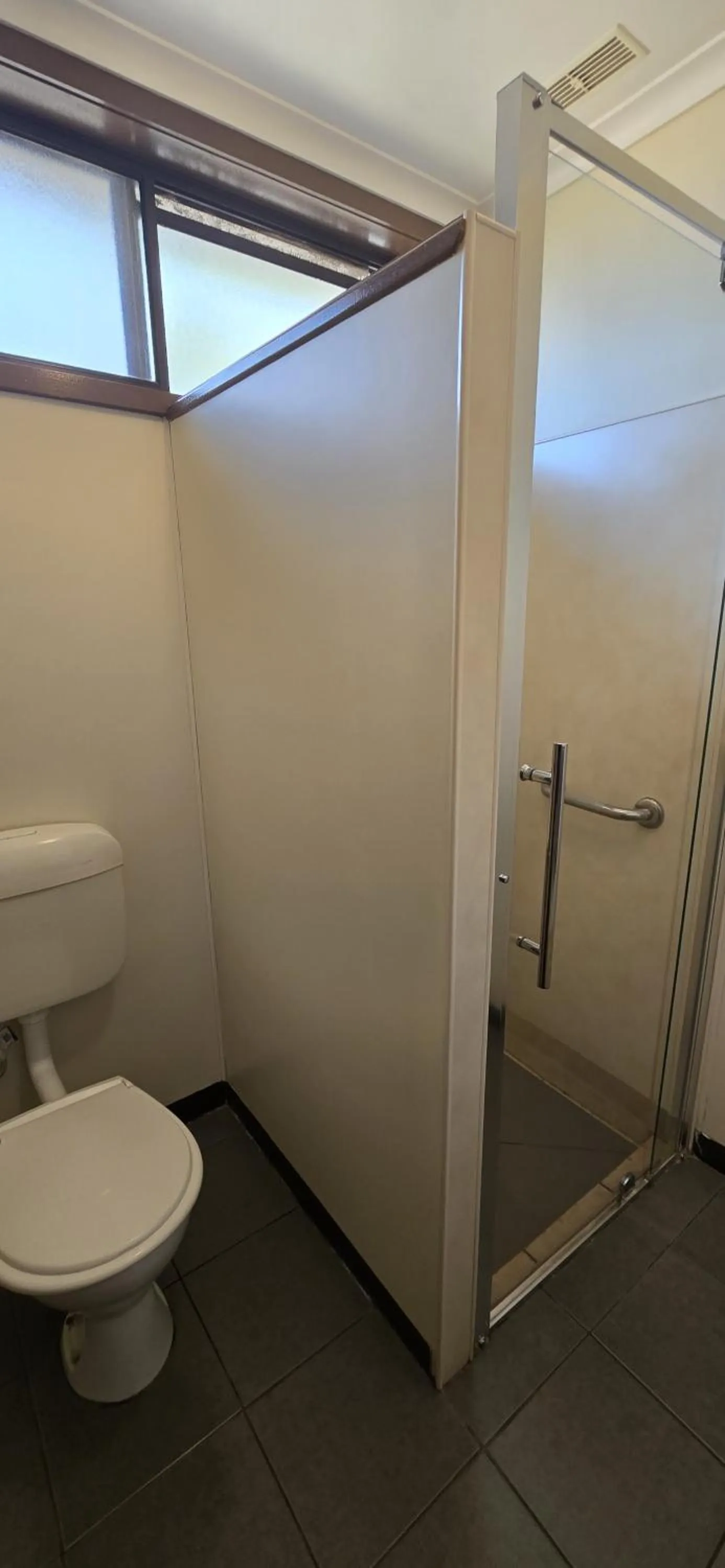 Shower in Admella Motel