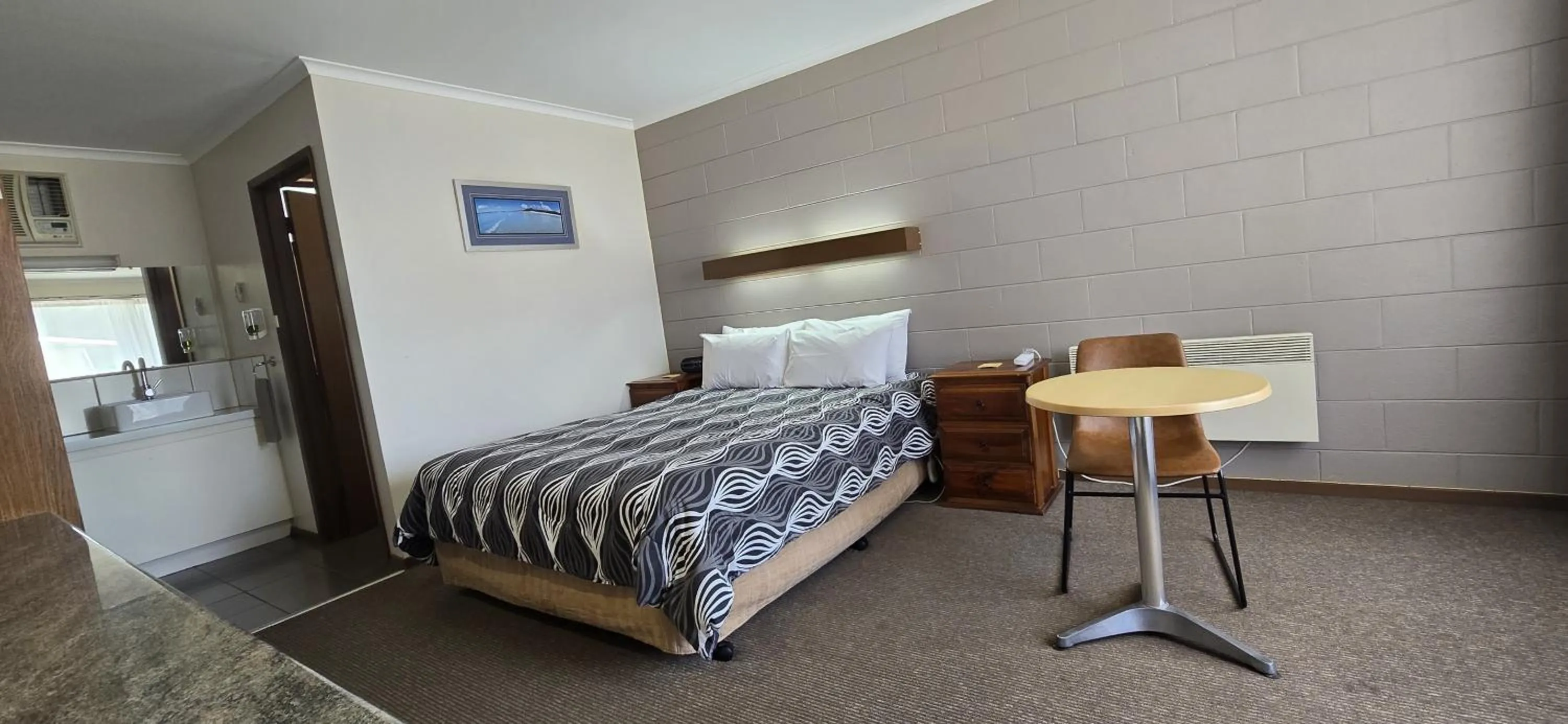 Photo of the whole room, Bed in Admella Motel