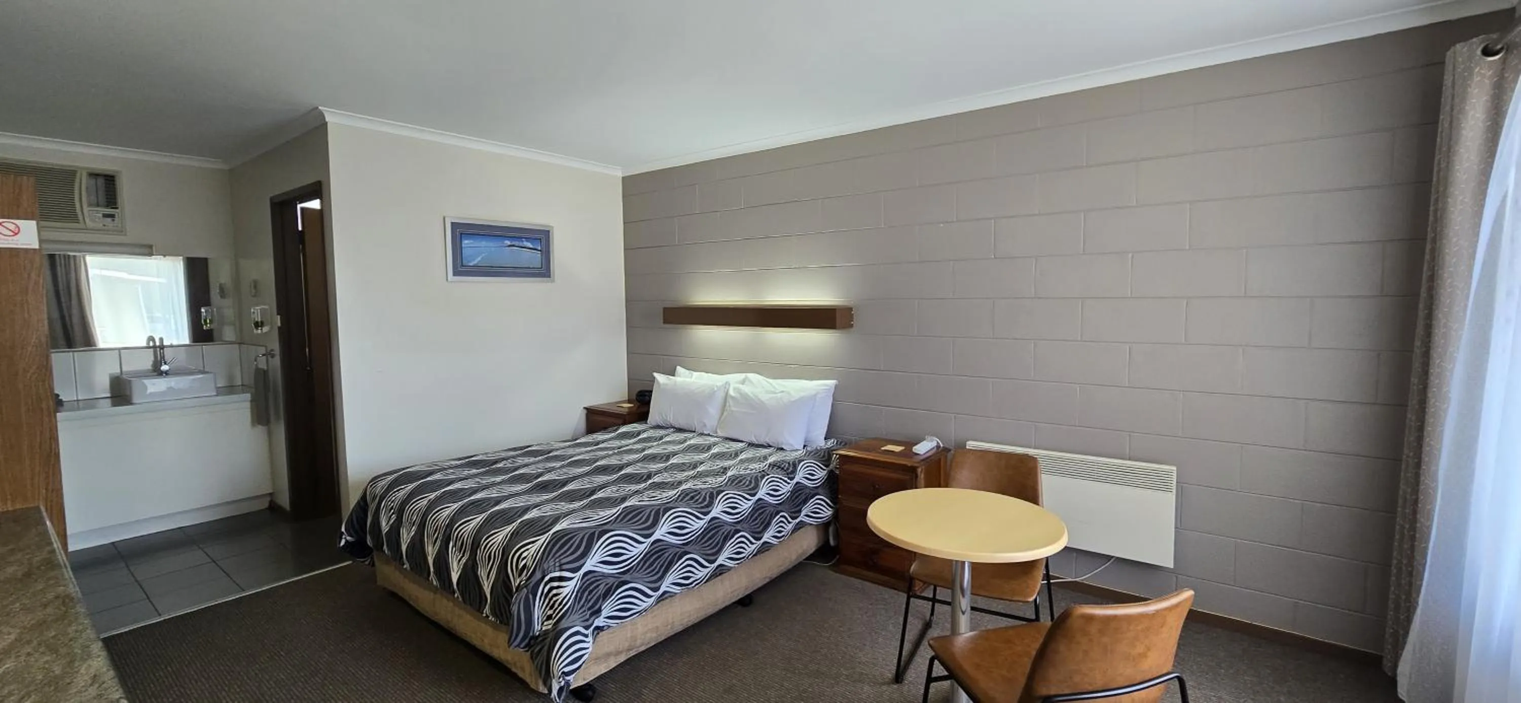 Photo of the whole room, Bed in Admella Motel