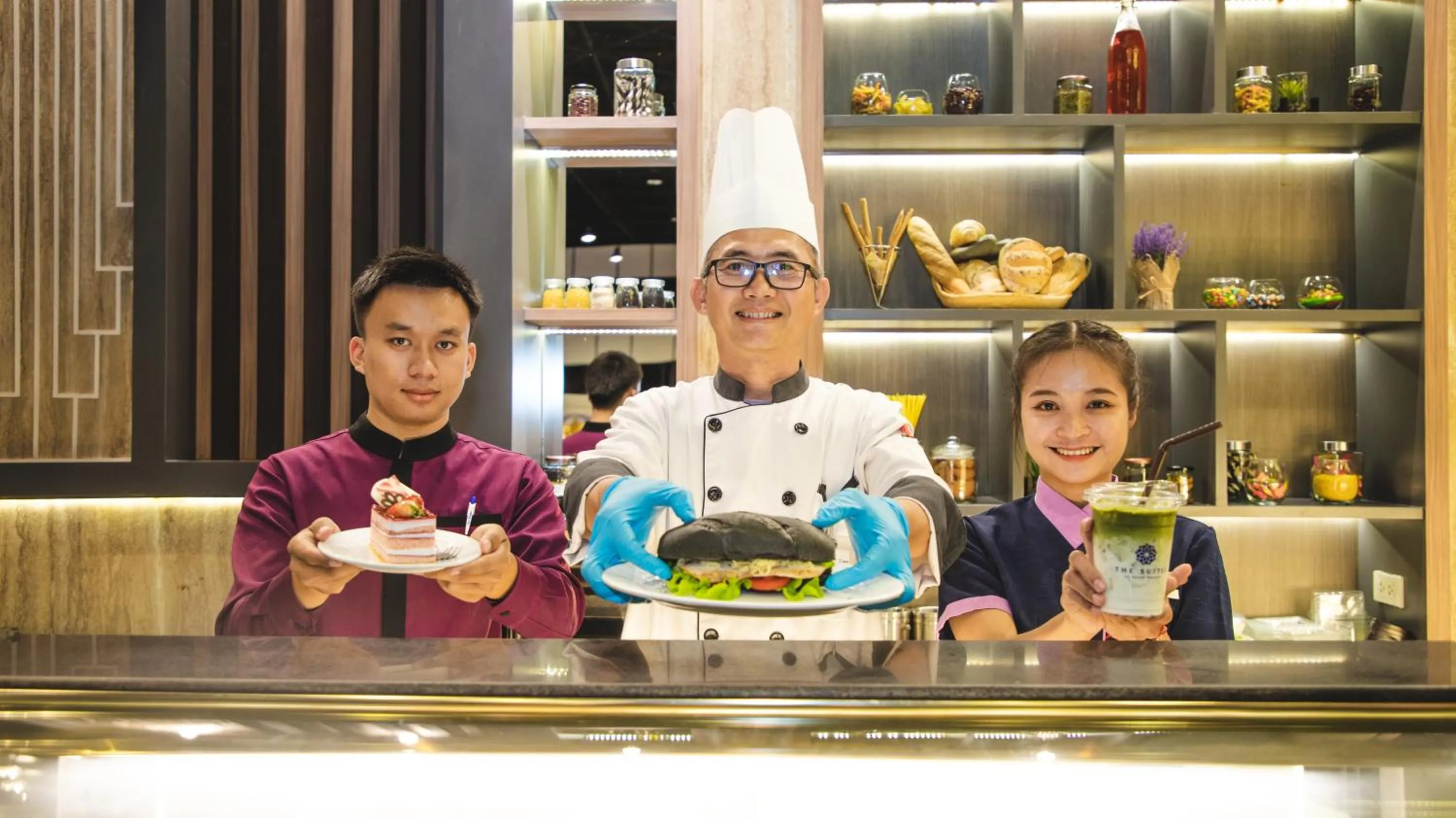 Restaurant/places to eat in Savan Resorts