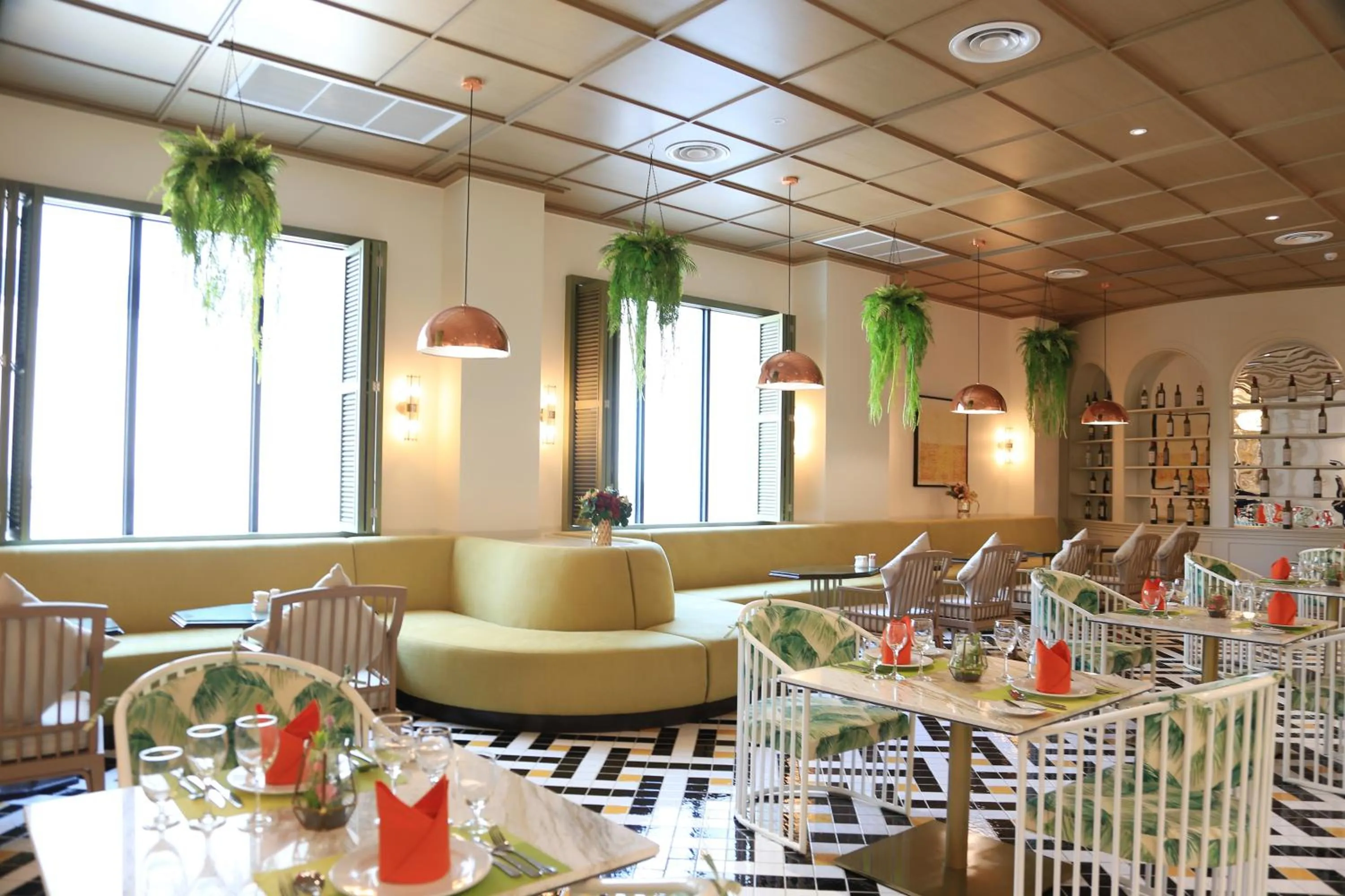 Restaurant/places to eat in Savan Resorts