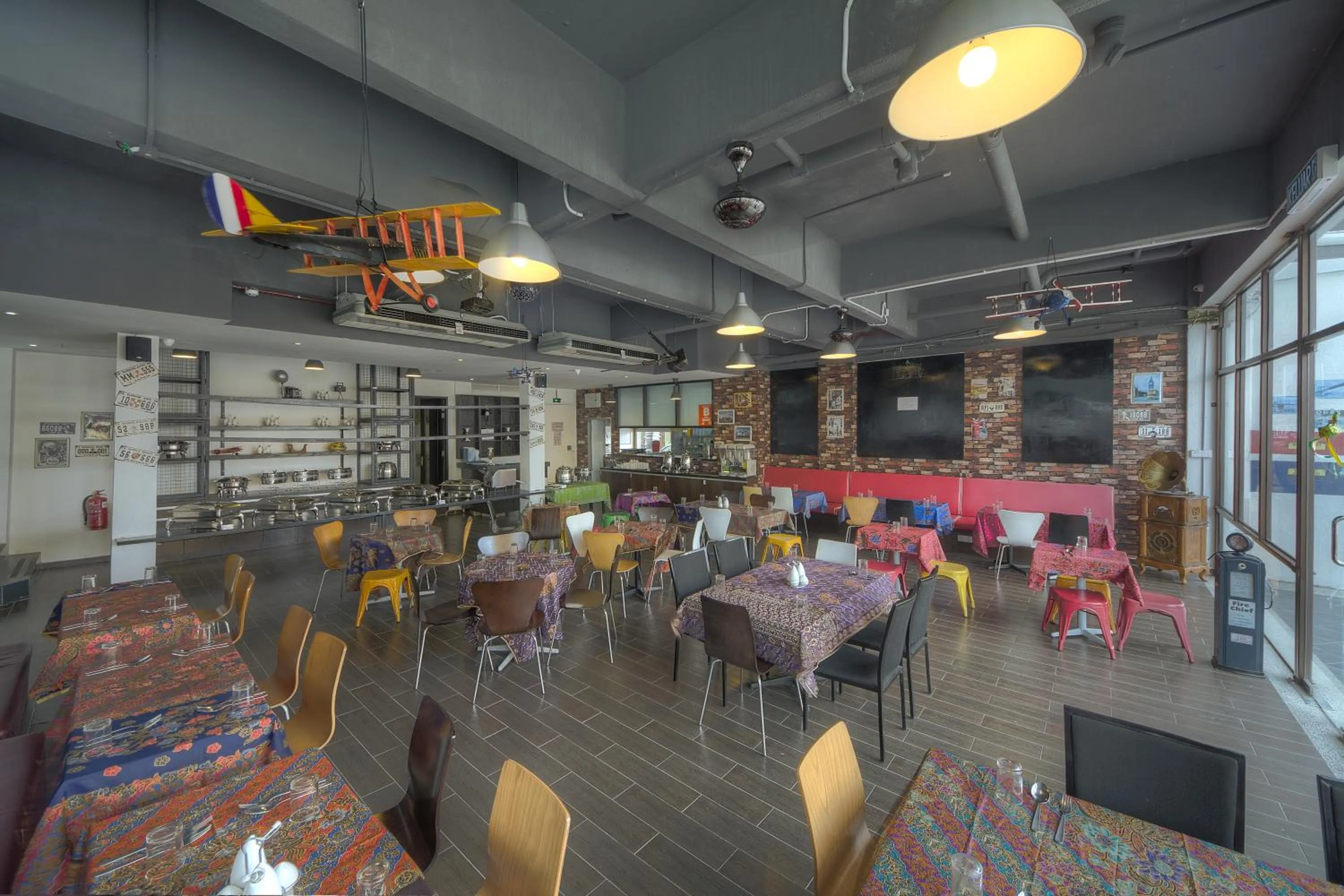 Restaurant/places to eat in Arenaa Batik Boutique