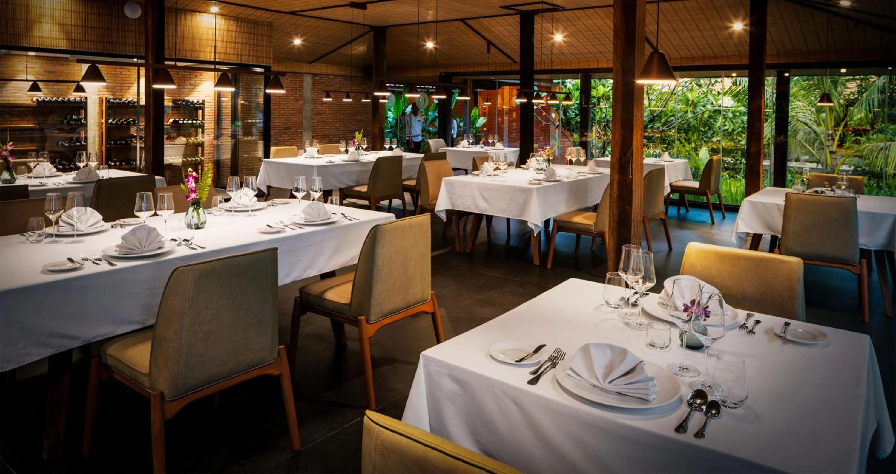 Restaurant/places to eat in Farmhouse Resort & Spa