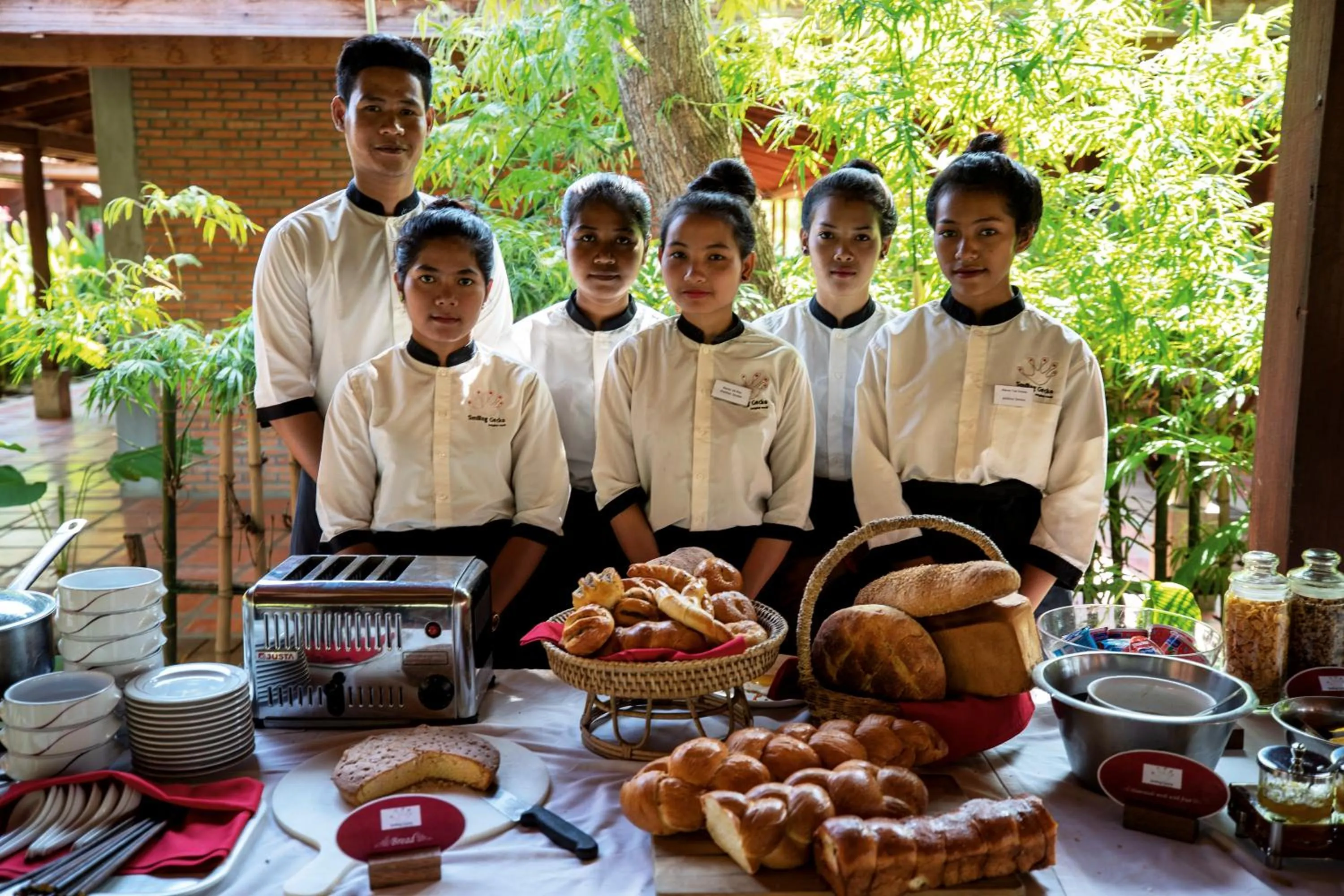 Restaurant/places to eat in Farmhouse Resort & Spa