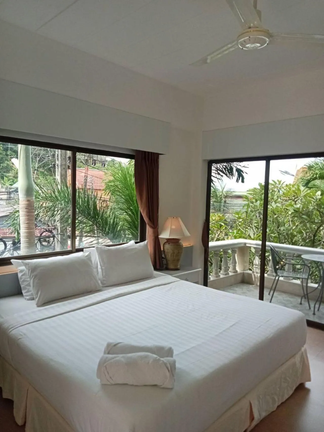 Bedroom, Bed in Garden Home Kata