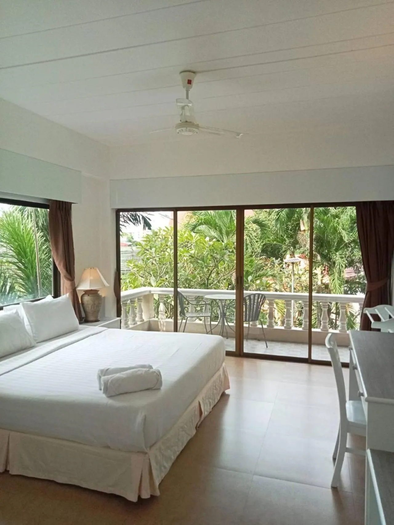 Bedroom, Bed in Garden Home Kata