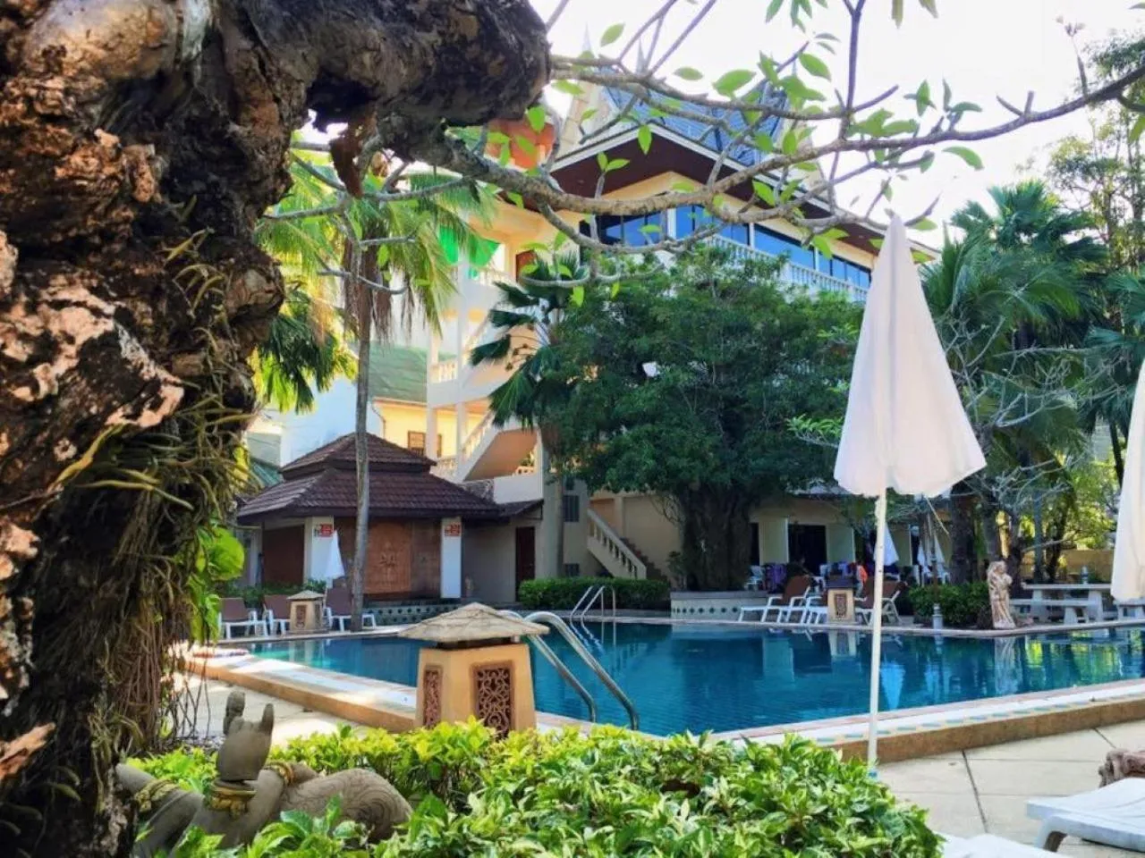 Swimming pool in Garden Home Kata