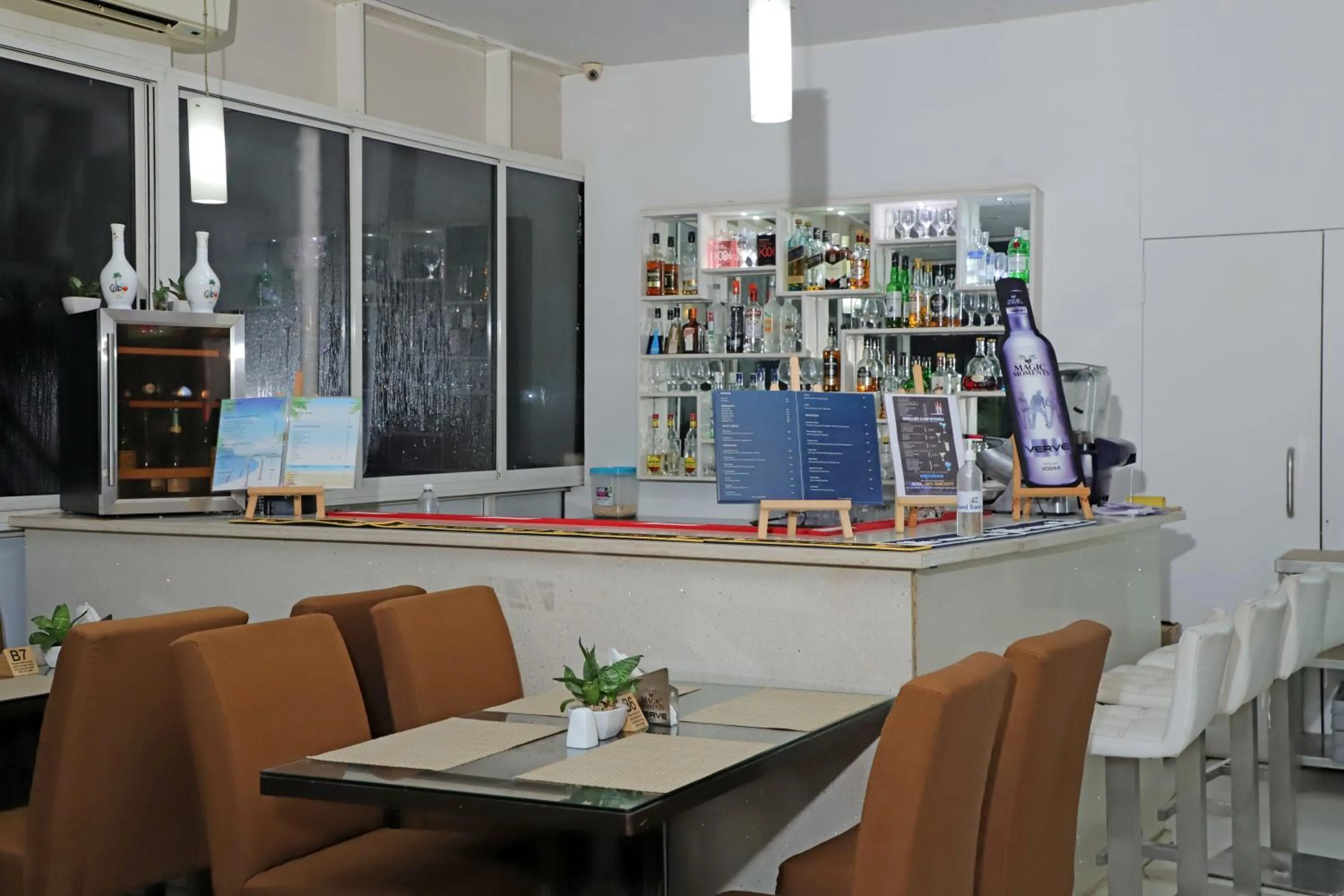 Lounge or bar in Golden Tulip Candolim, Goa