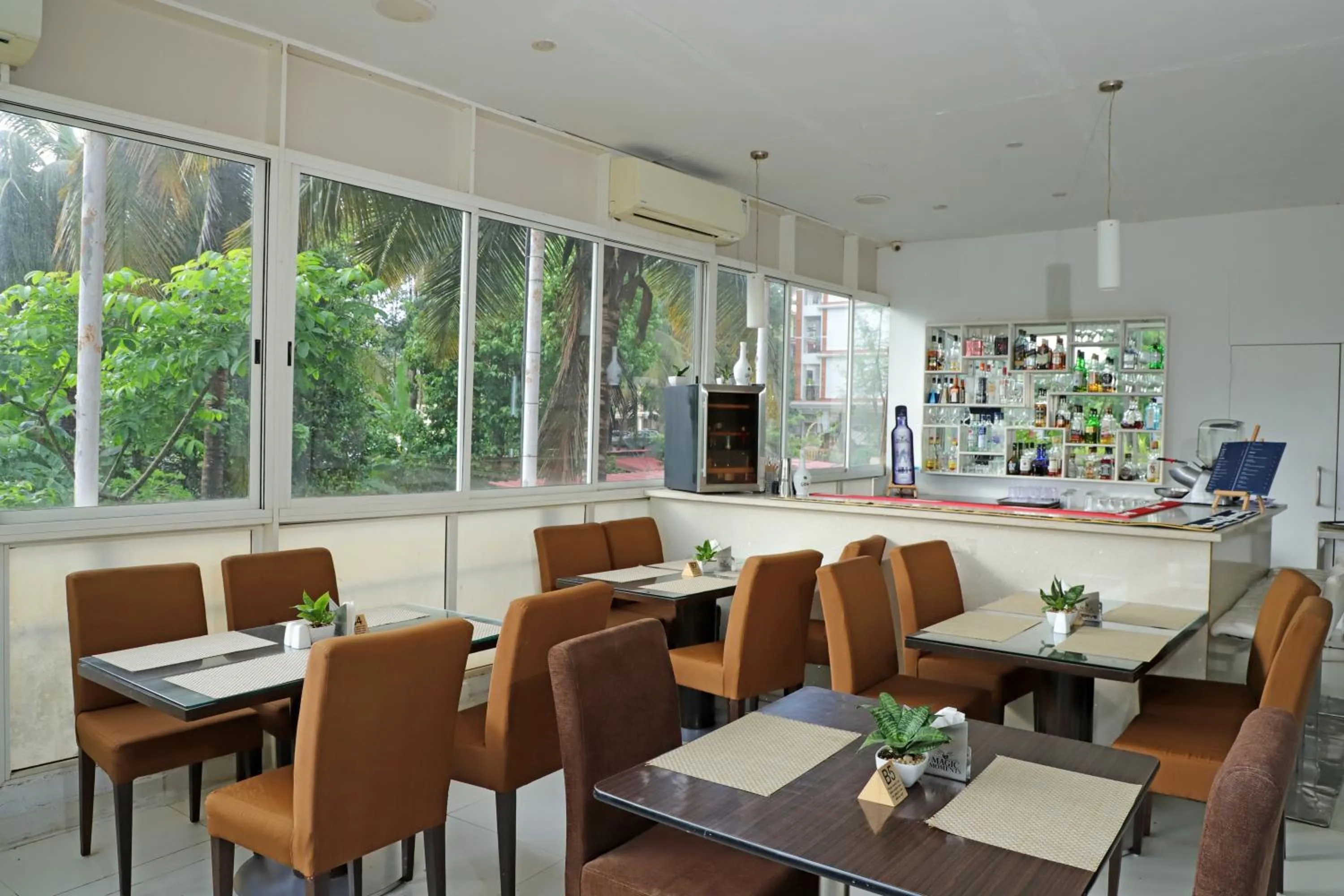 Lounge or bar in Golden Tulip Candolim, Goa