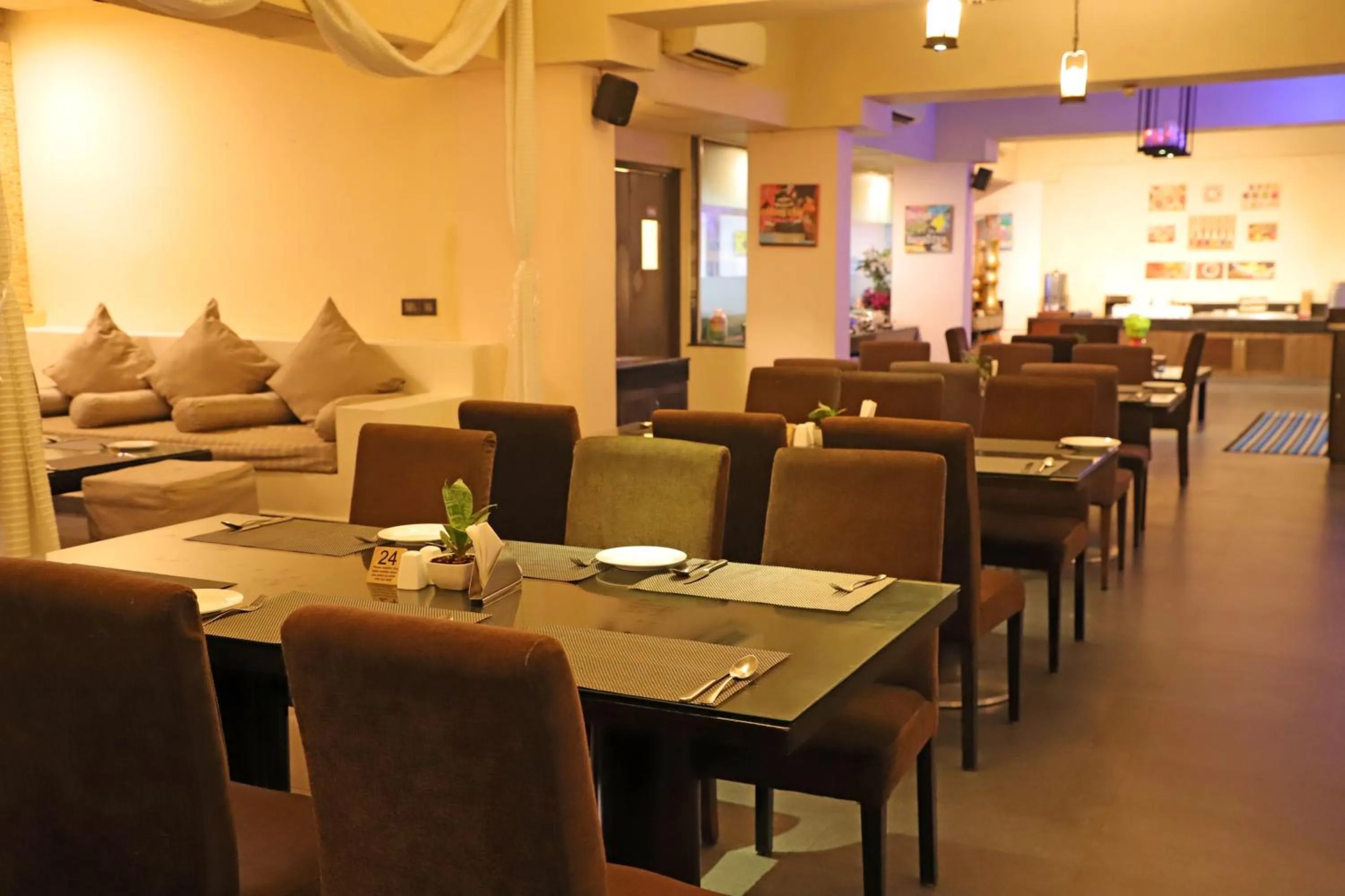 Restaurant/places to eat in Golden Tulip Candolim, Goa