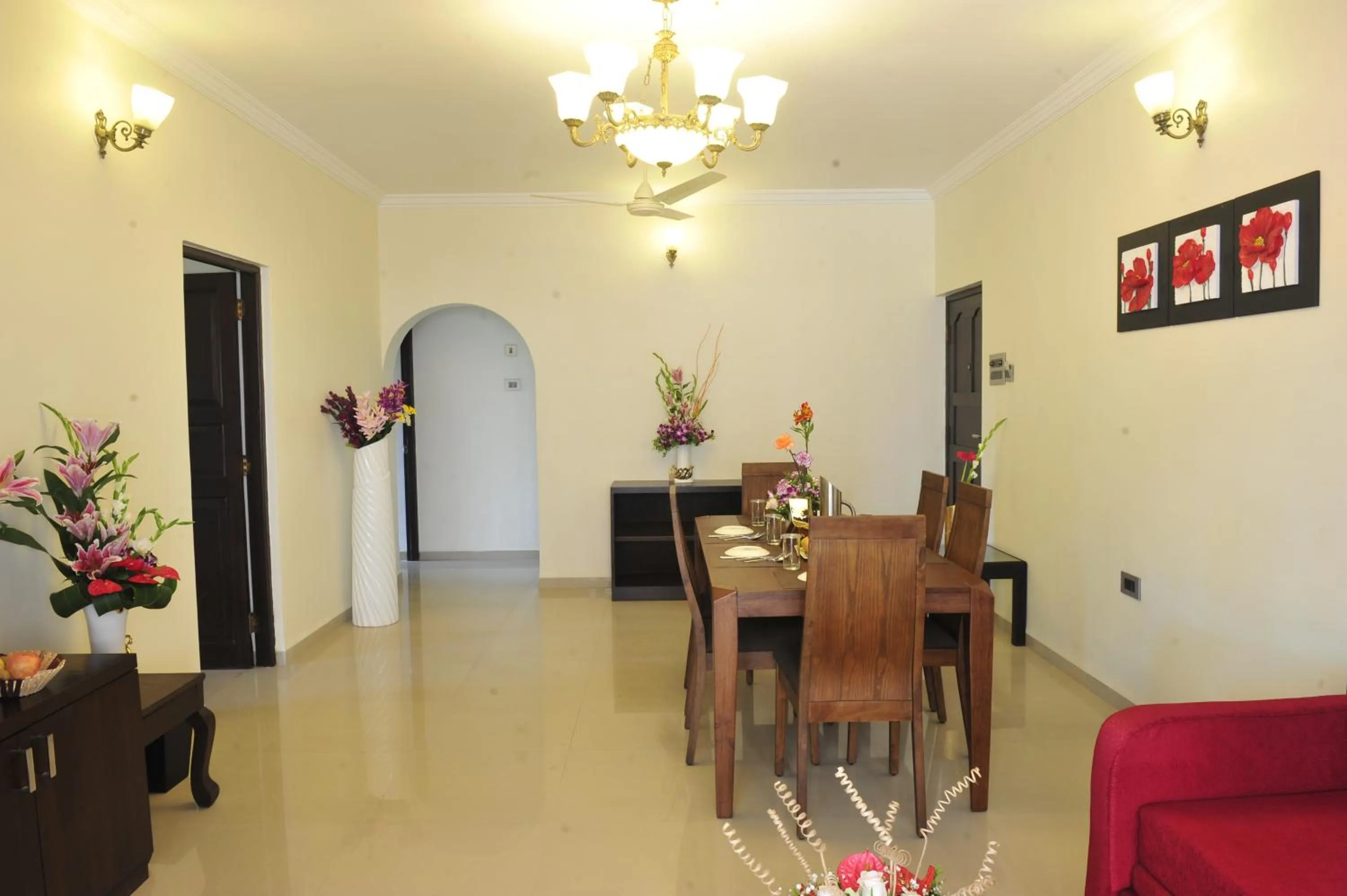 Living room in Golden Tulip Candolim, Goa