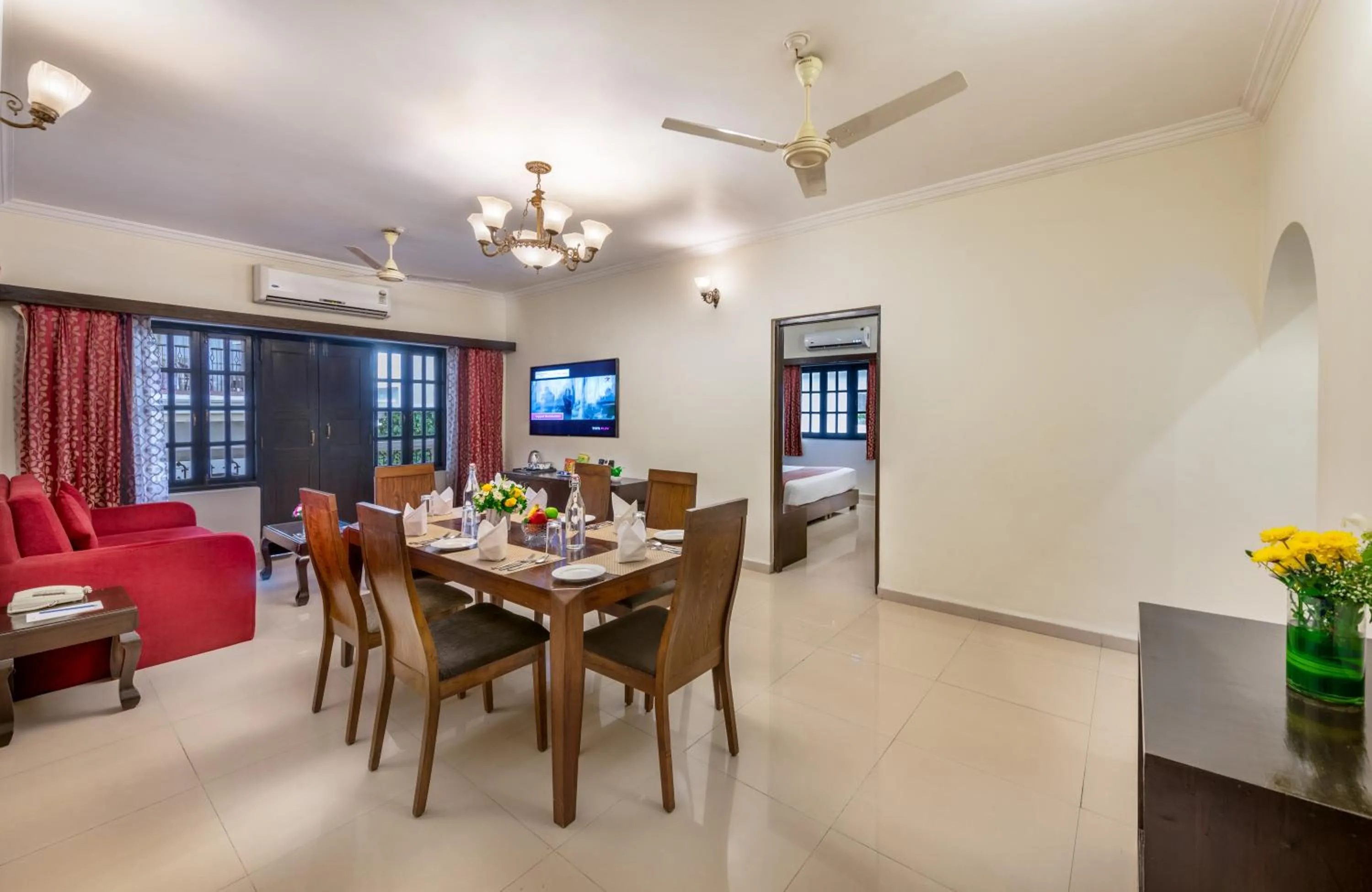 Living room in Golden Tulip Candolim, Goa