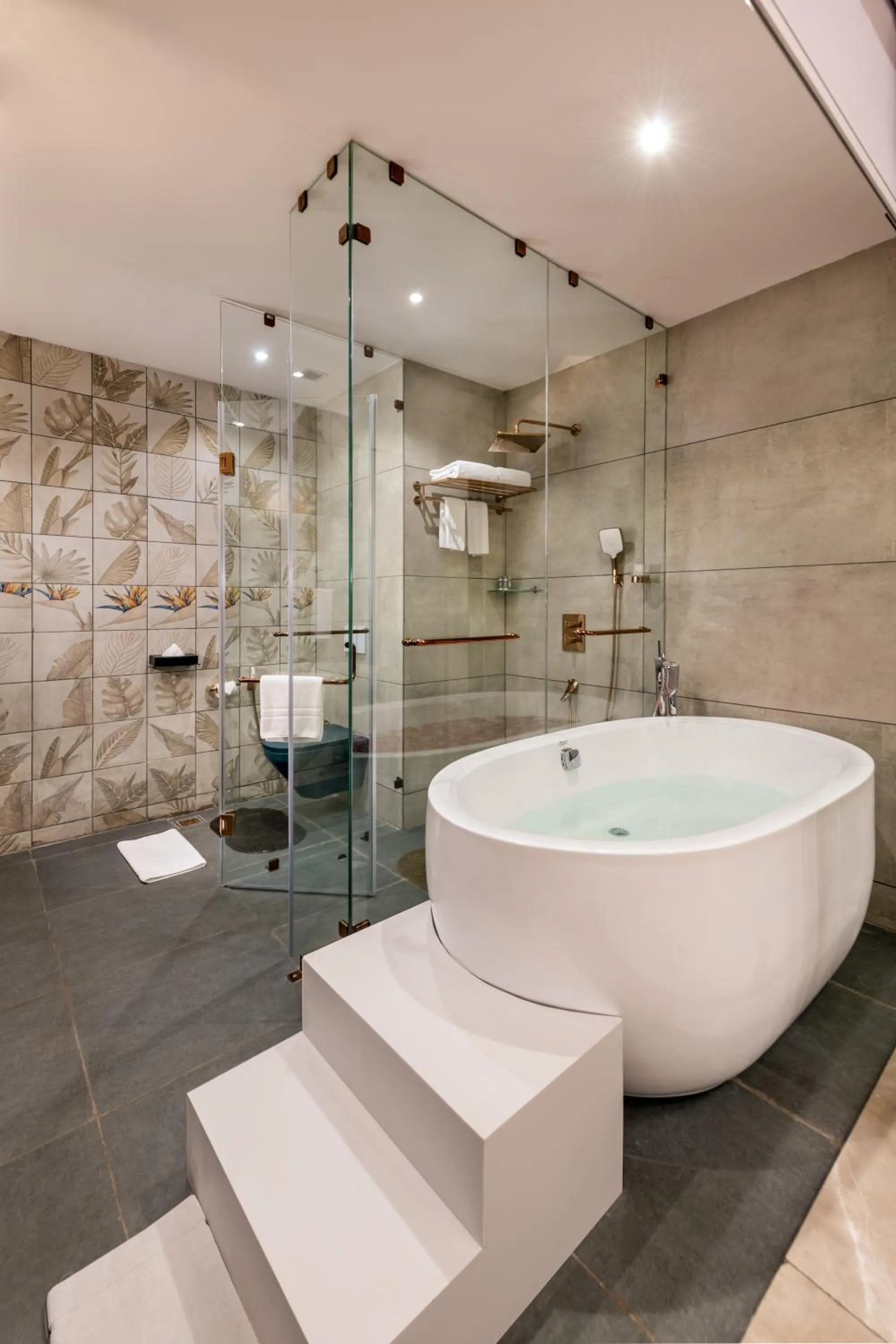 Bathroom in Golden Tulip Candolim, Goa