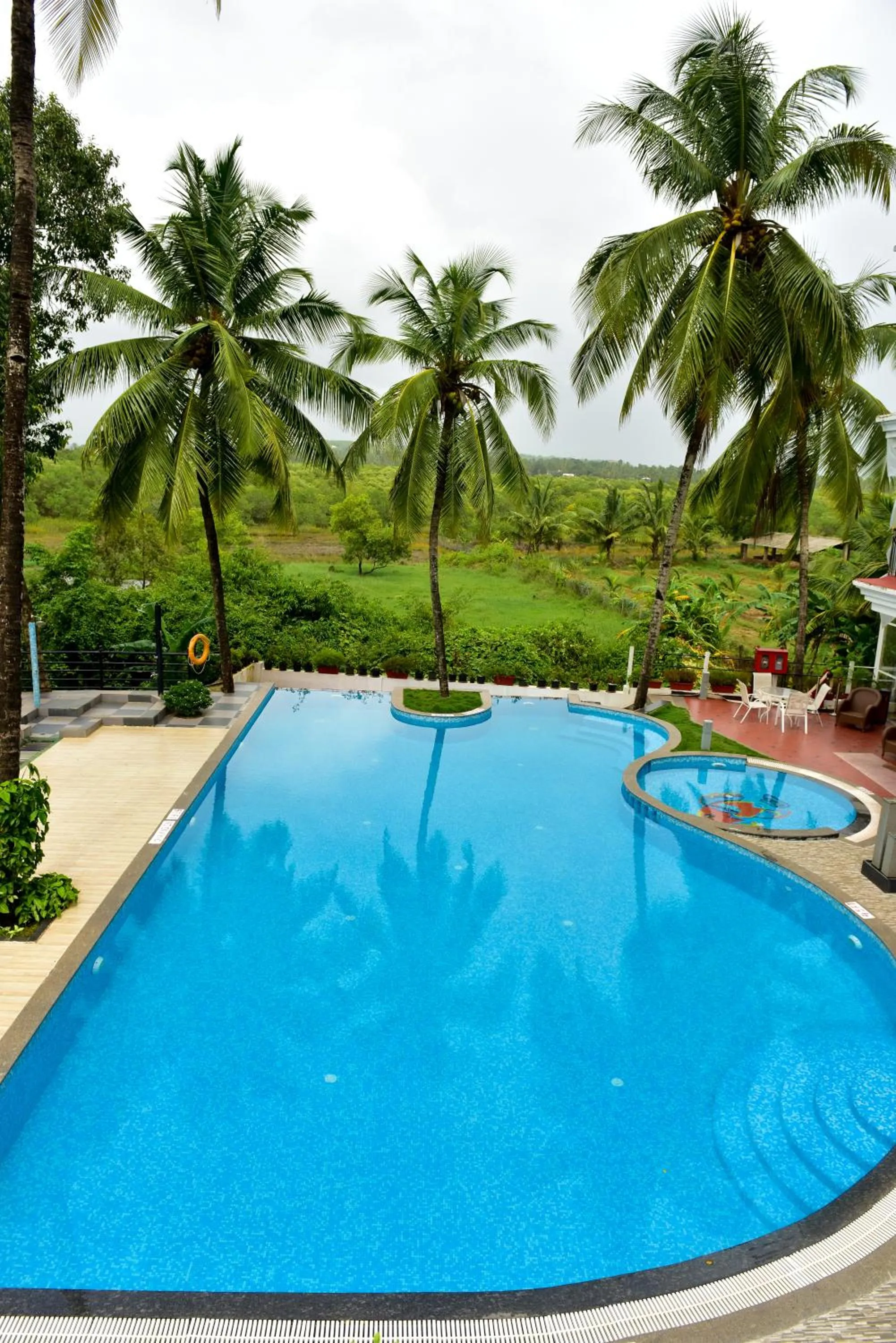 Pool view in Golden Tulip Candolim, Goa