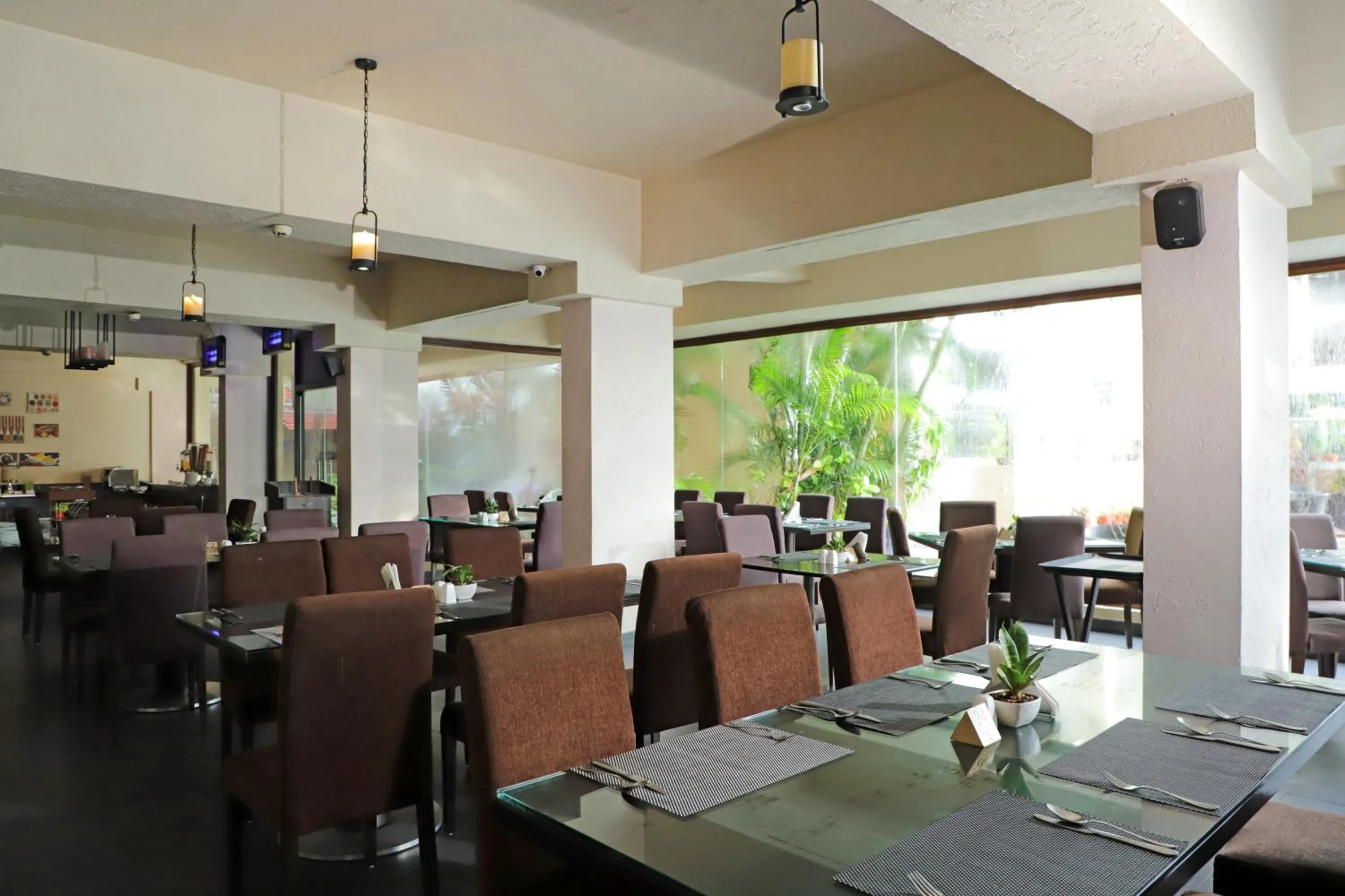 Restaurant/places to eat in Golden Tulip Candolim, Goa