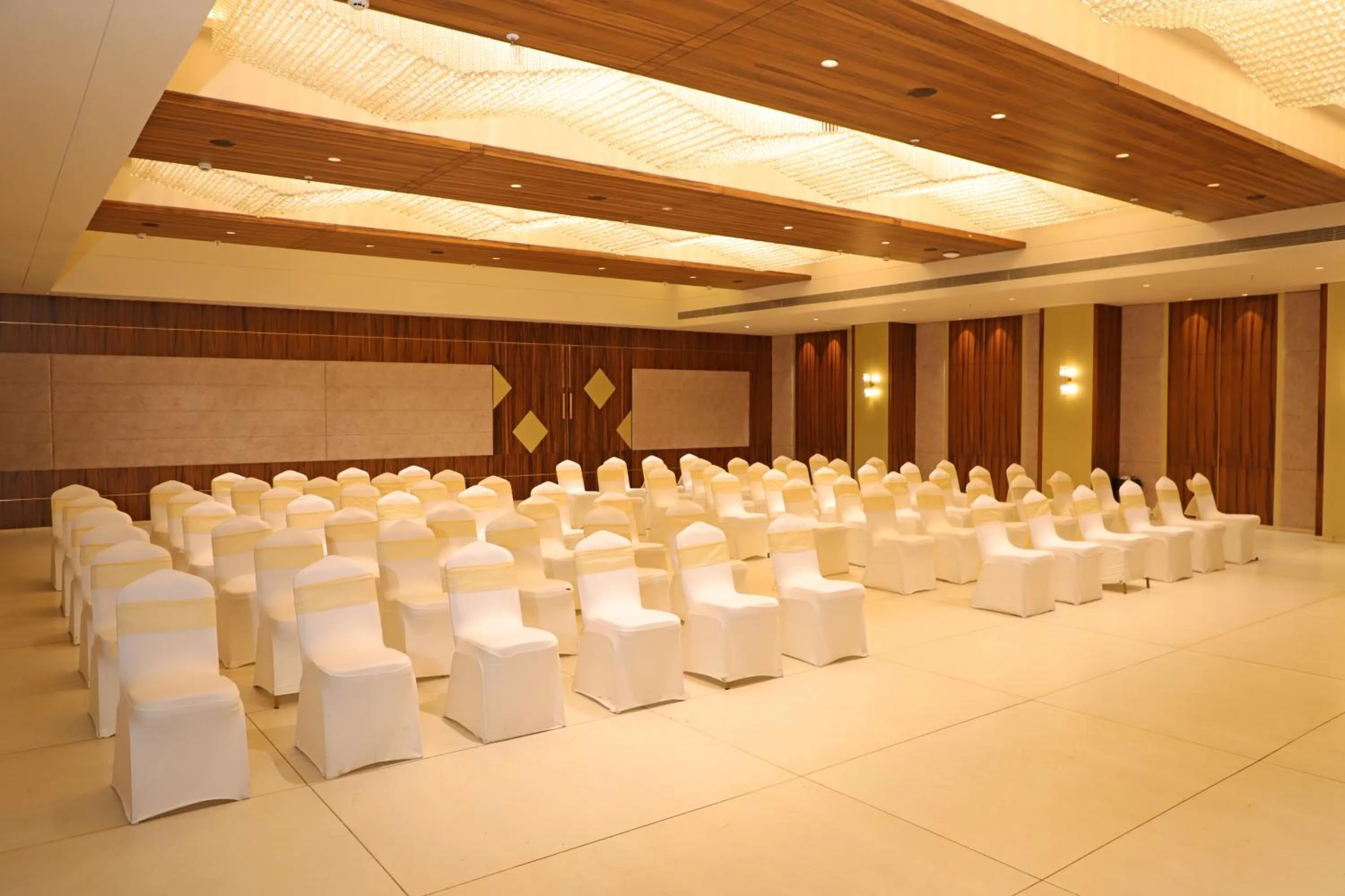Meeting/conference room in Golden Tulip Candolim, Goa