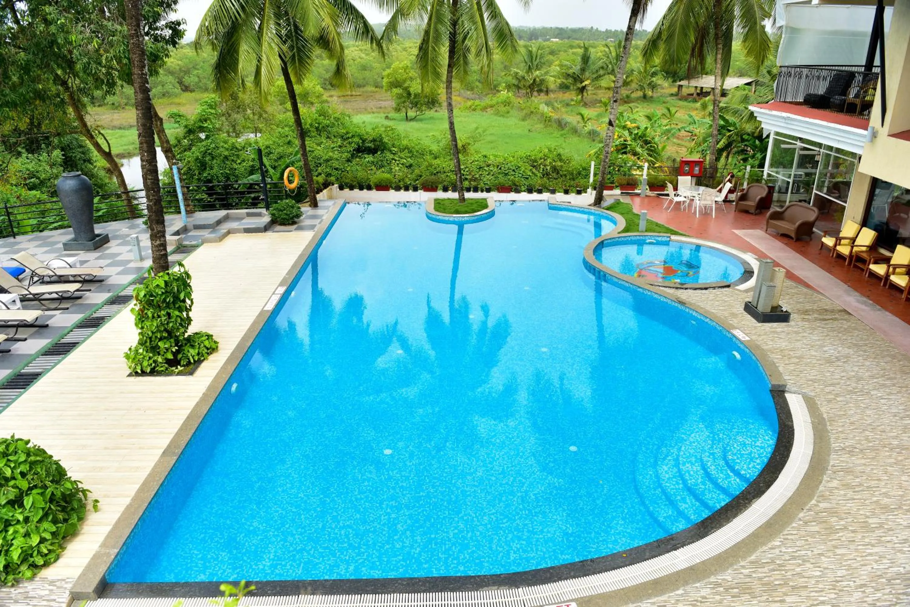 Pool view in Golden Tulip Candolim, Goa