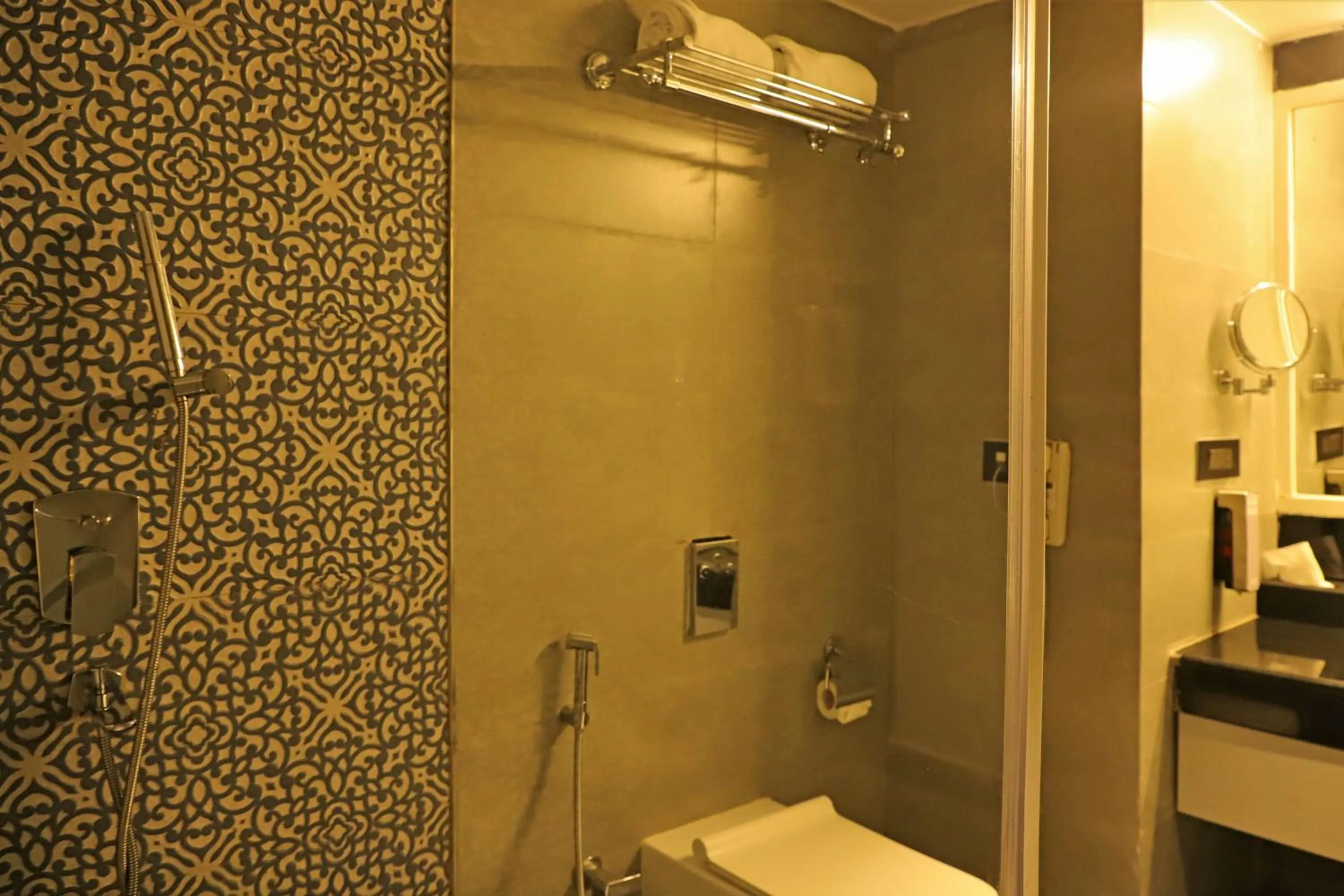Shower in Golden Tulip Candolim, Goa