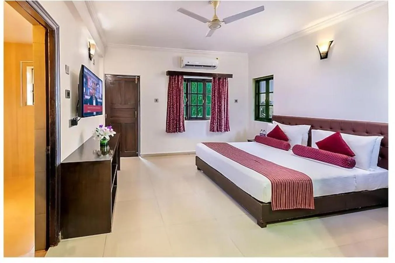 TV and multimedia, Bed in Golden Tulip Candolim, Goa