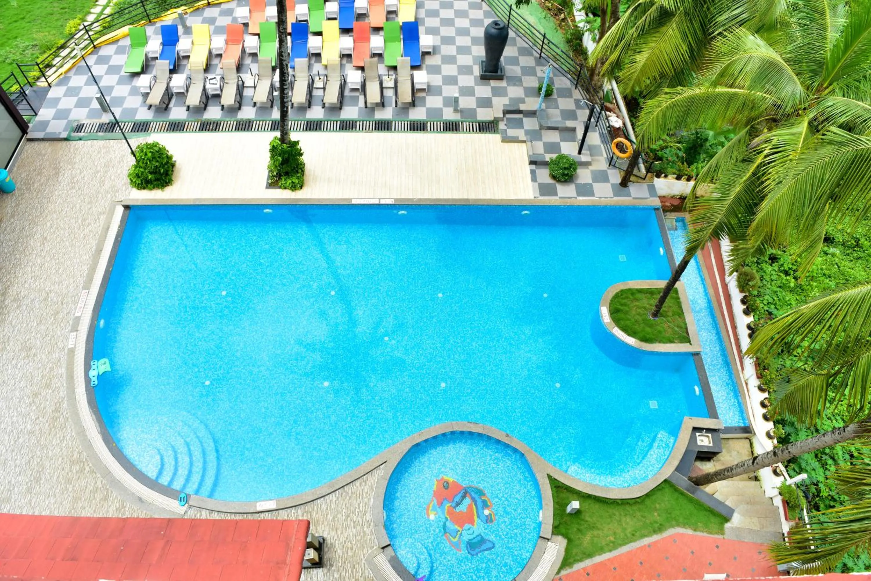 Pool view in Golden Tulip Candolim, Goa