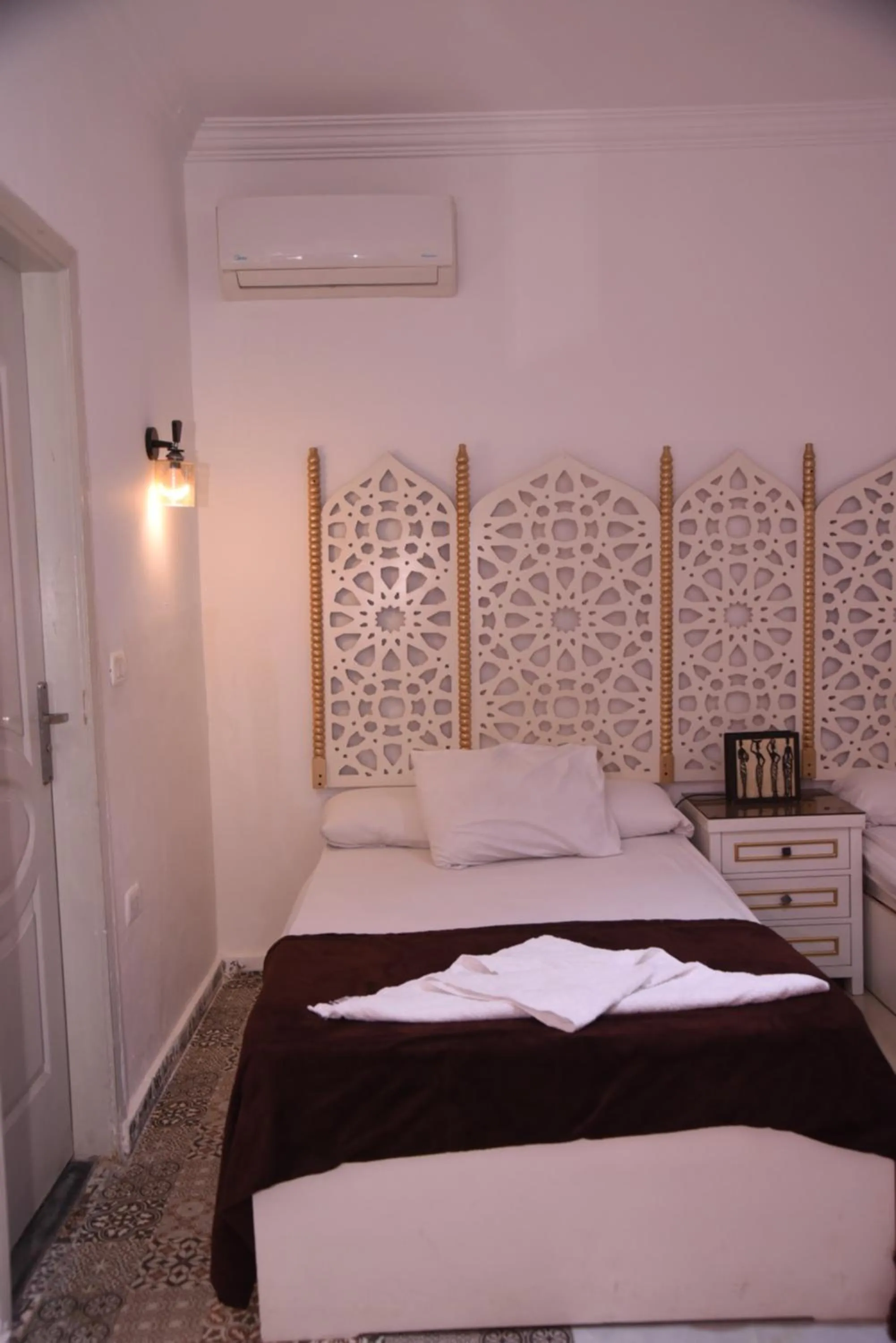 Bed in Arabian Nights Pyramids Guesthouse