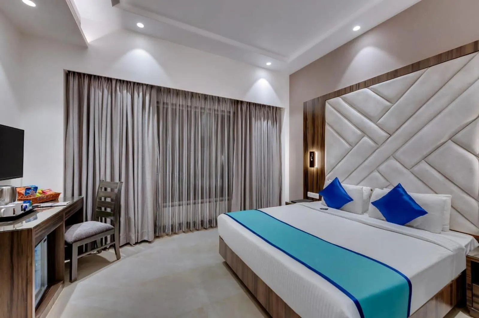 TV and multimedia, Bed in Hotel Suba Star Ahmedabad