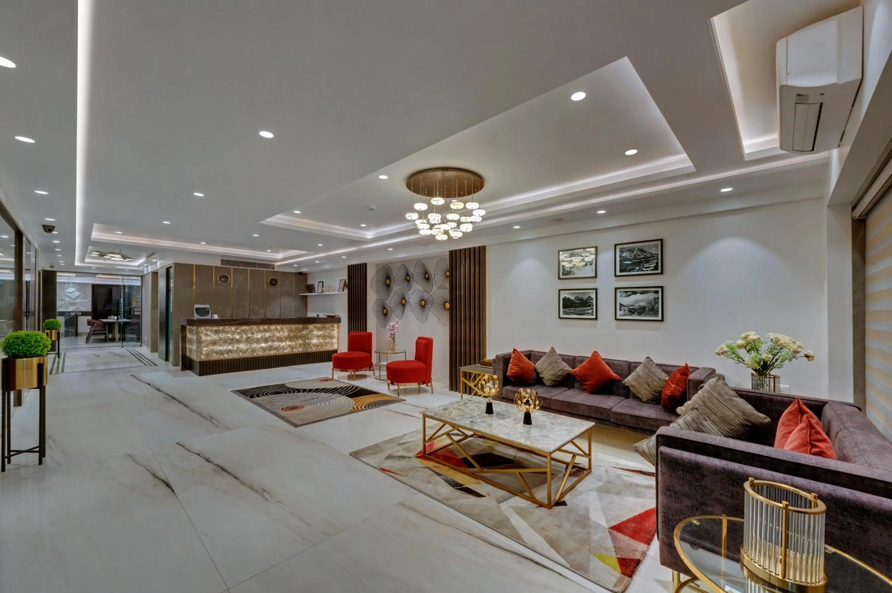 Lobby or reception in Hotel Suba Star Ahmedabad