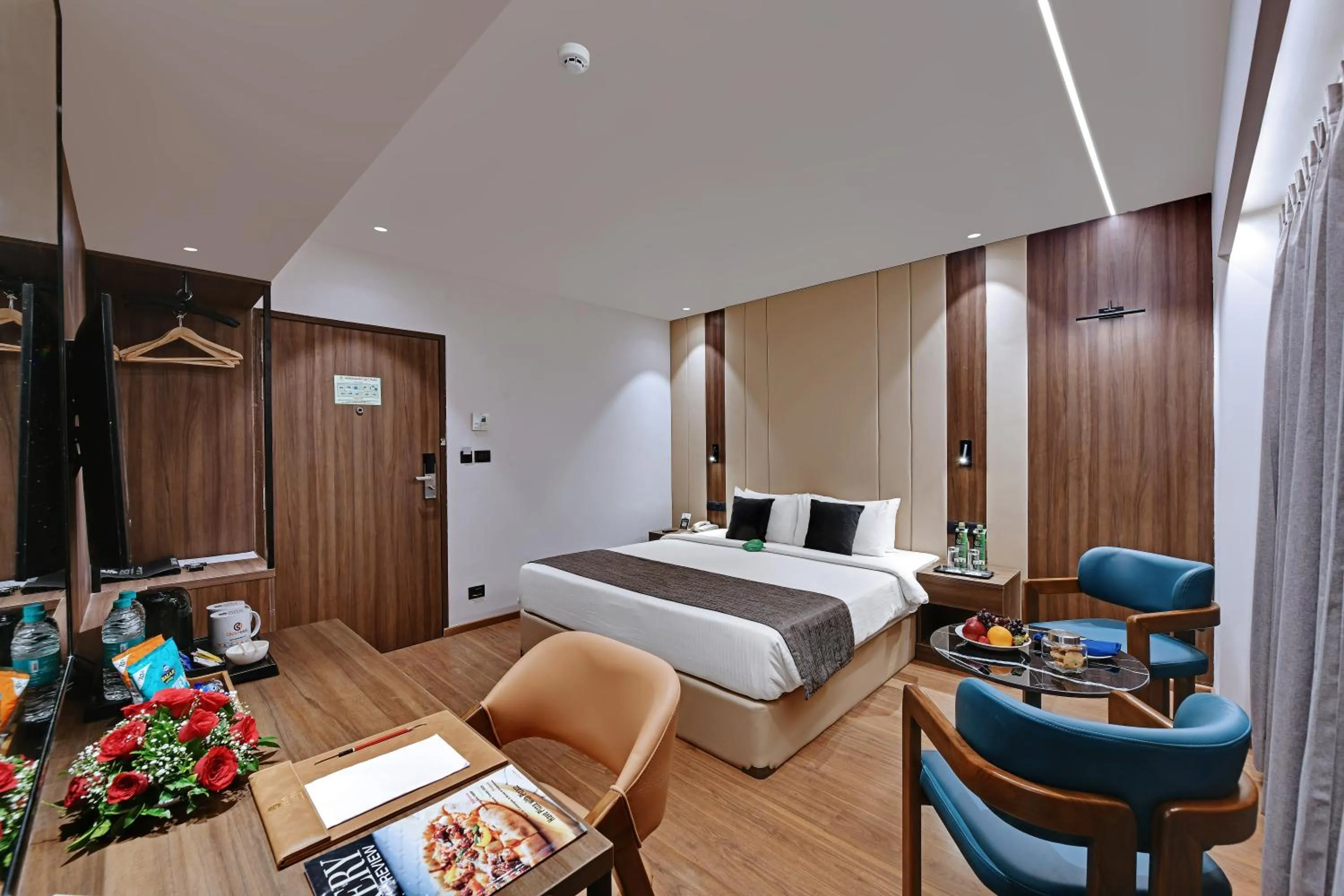 View (from property/room), Bed in Hotel Suba Star Ahmedabad