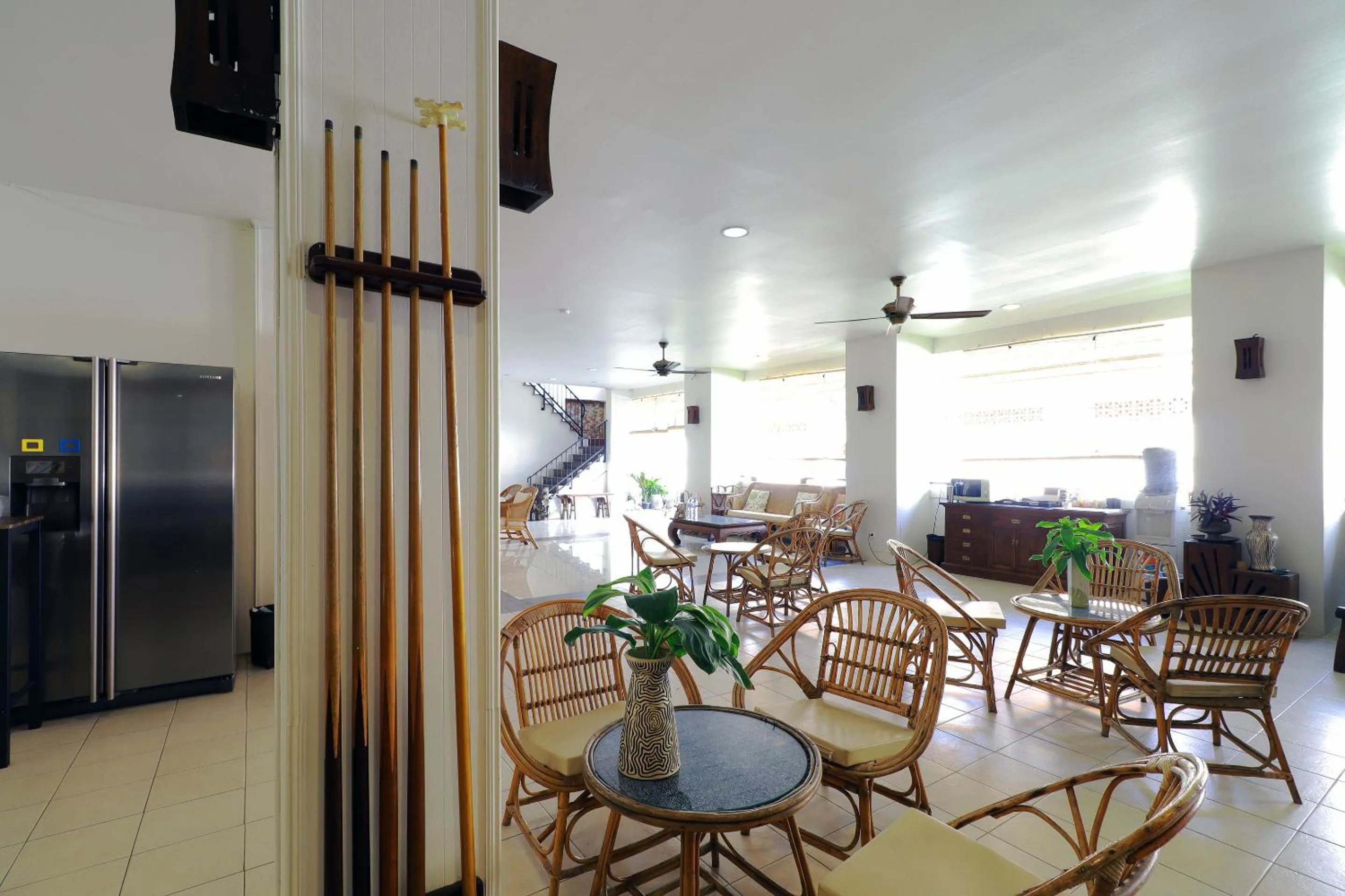 Restaurant/places to eat in Mali's Room