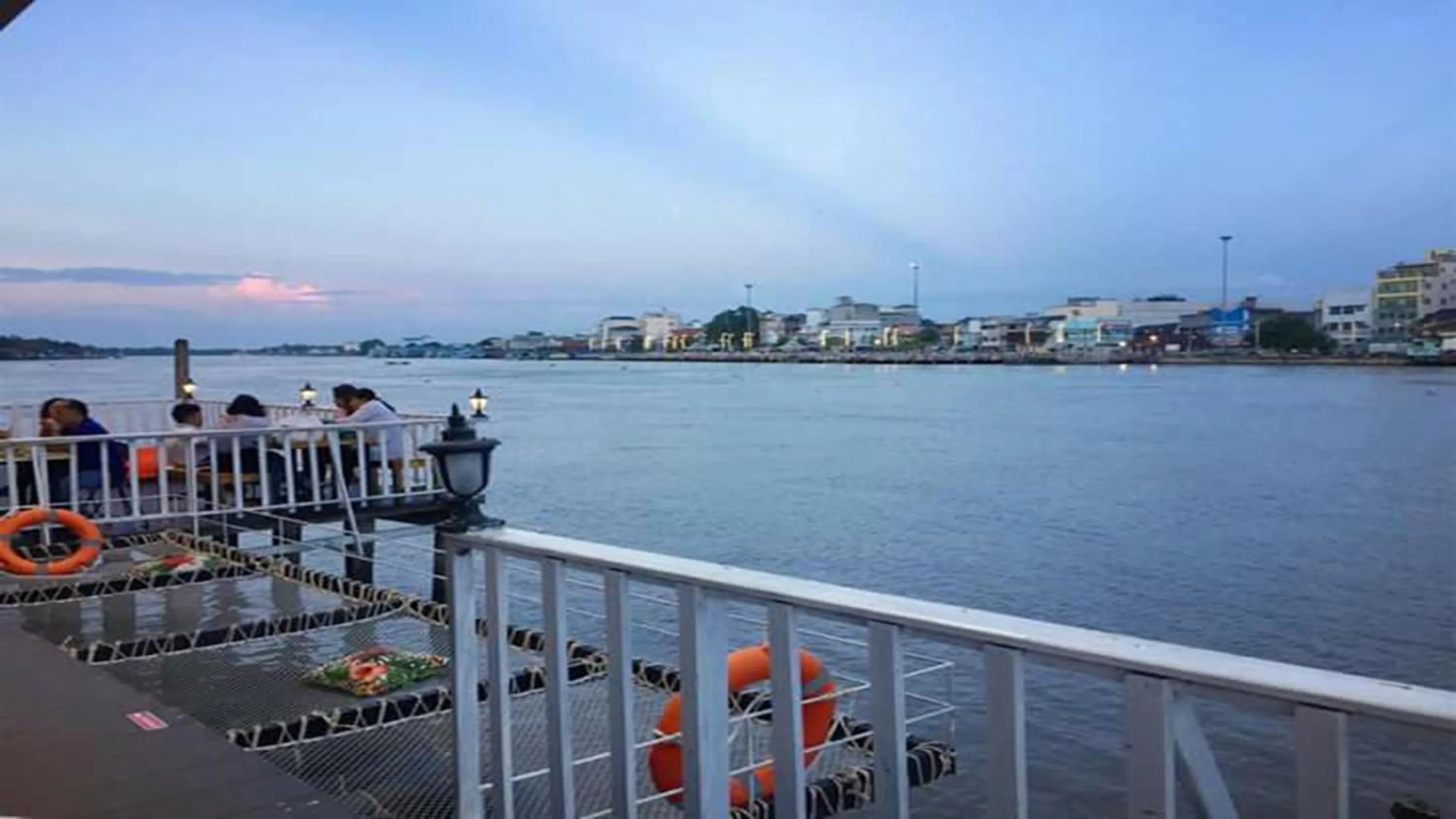 Restaurant/places to eat in Horizon Hotel