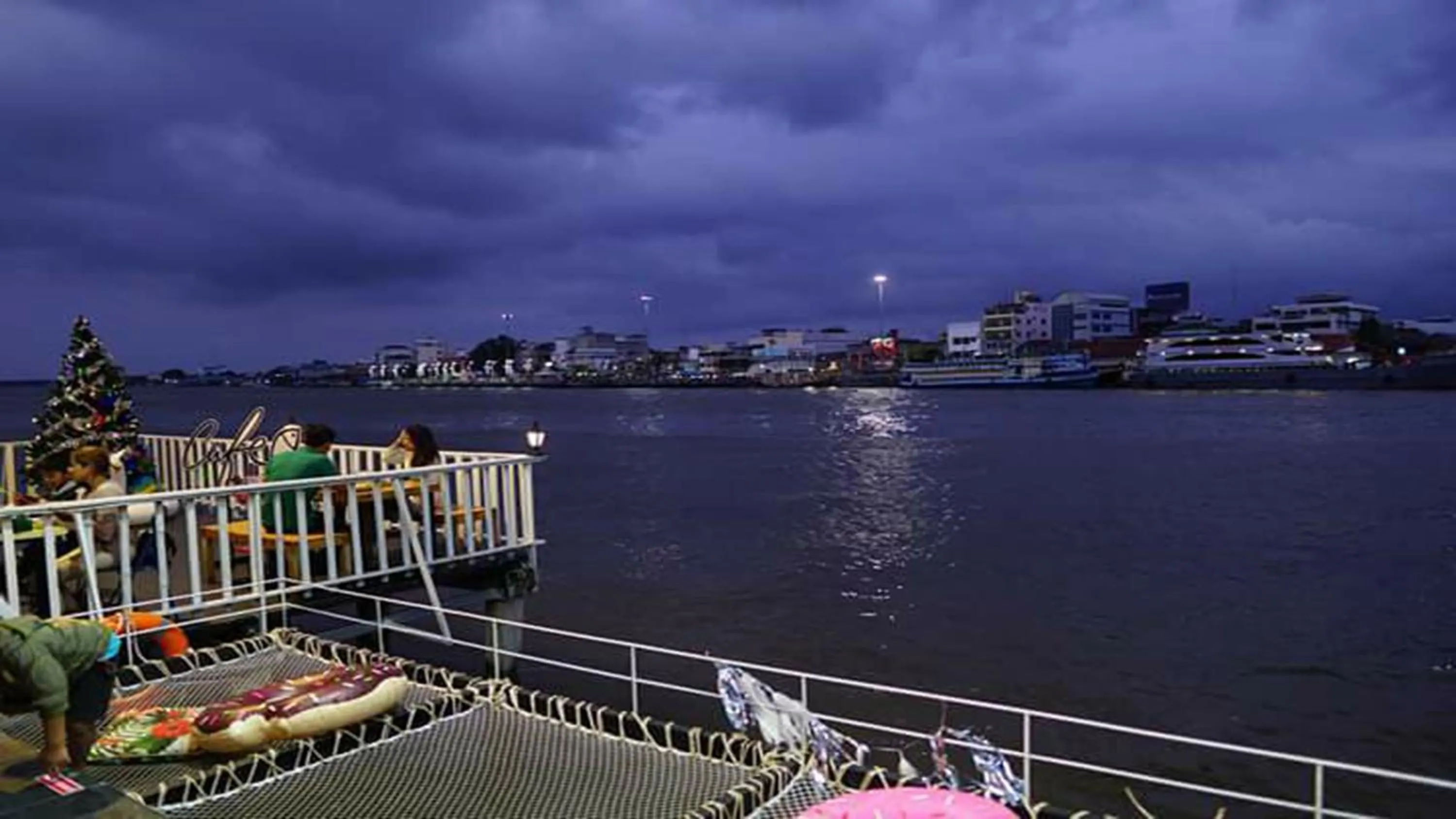 Restaurant/places to eat in Horizon Hotel