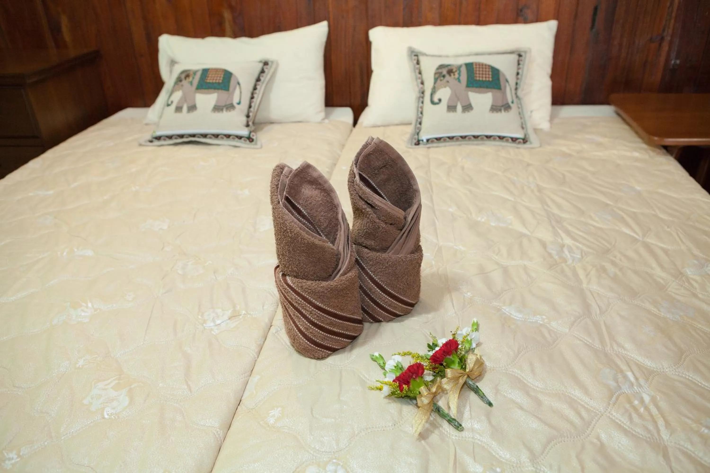 Bed in Baan Are Gong Riverside Homestay