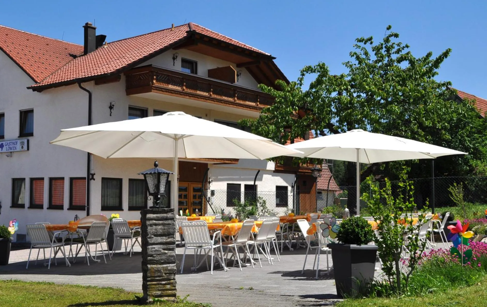 Facade/entrance in Gasthof-Hotel-Löwen