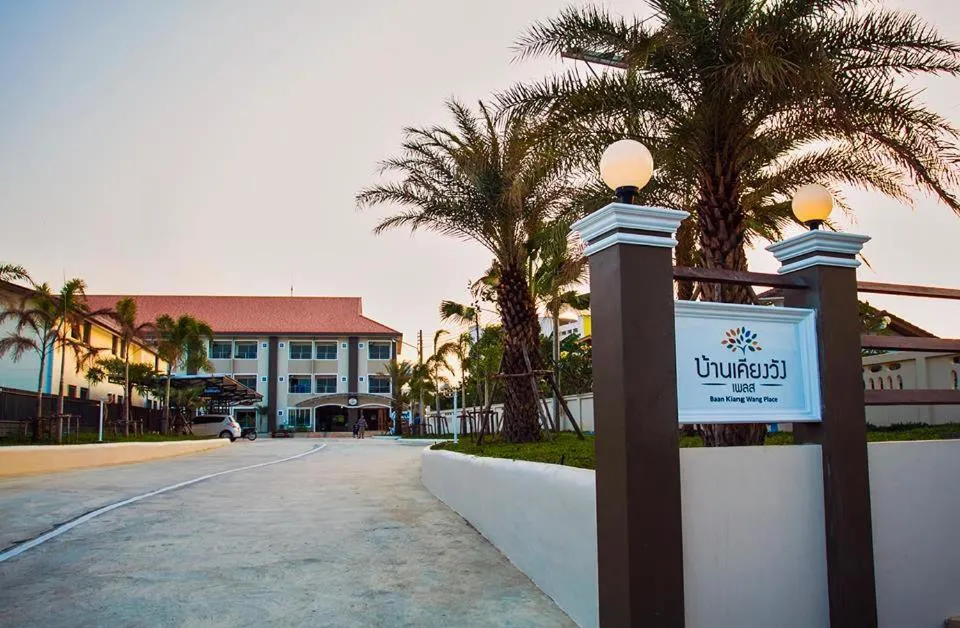 Facade/entrance in Baan Kiang Wang