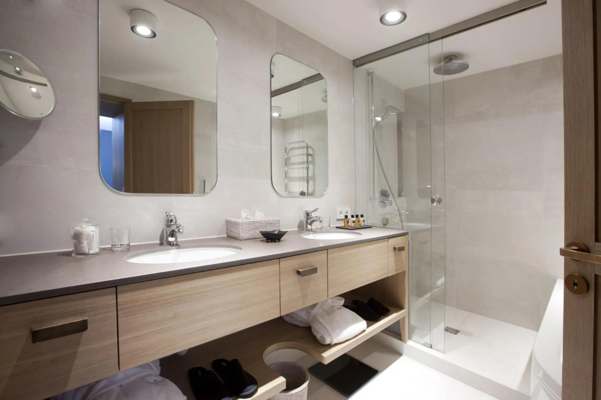 Shower in Hotel Berghof