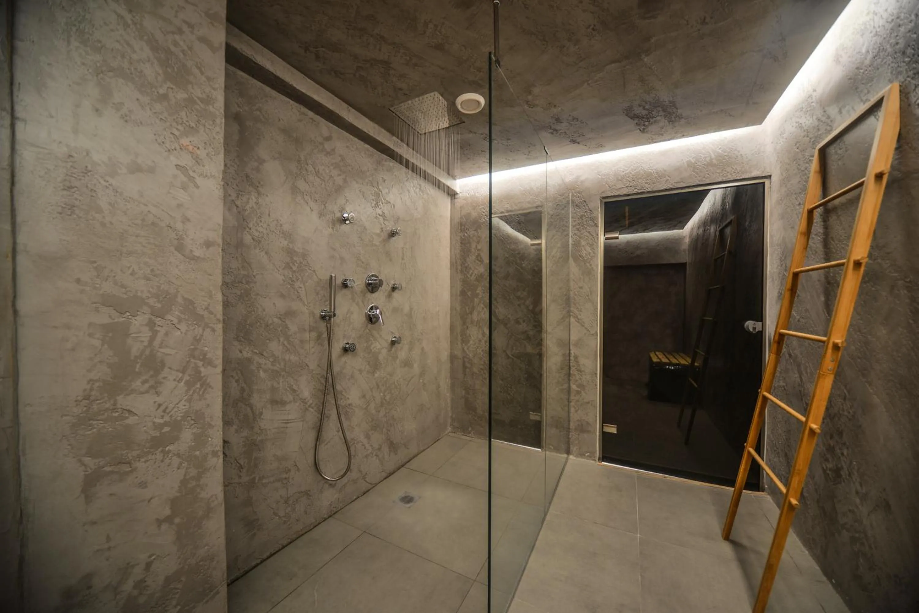 Hot Tub in A.P. Acropolis View Apartments