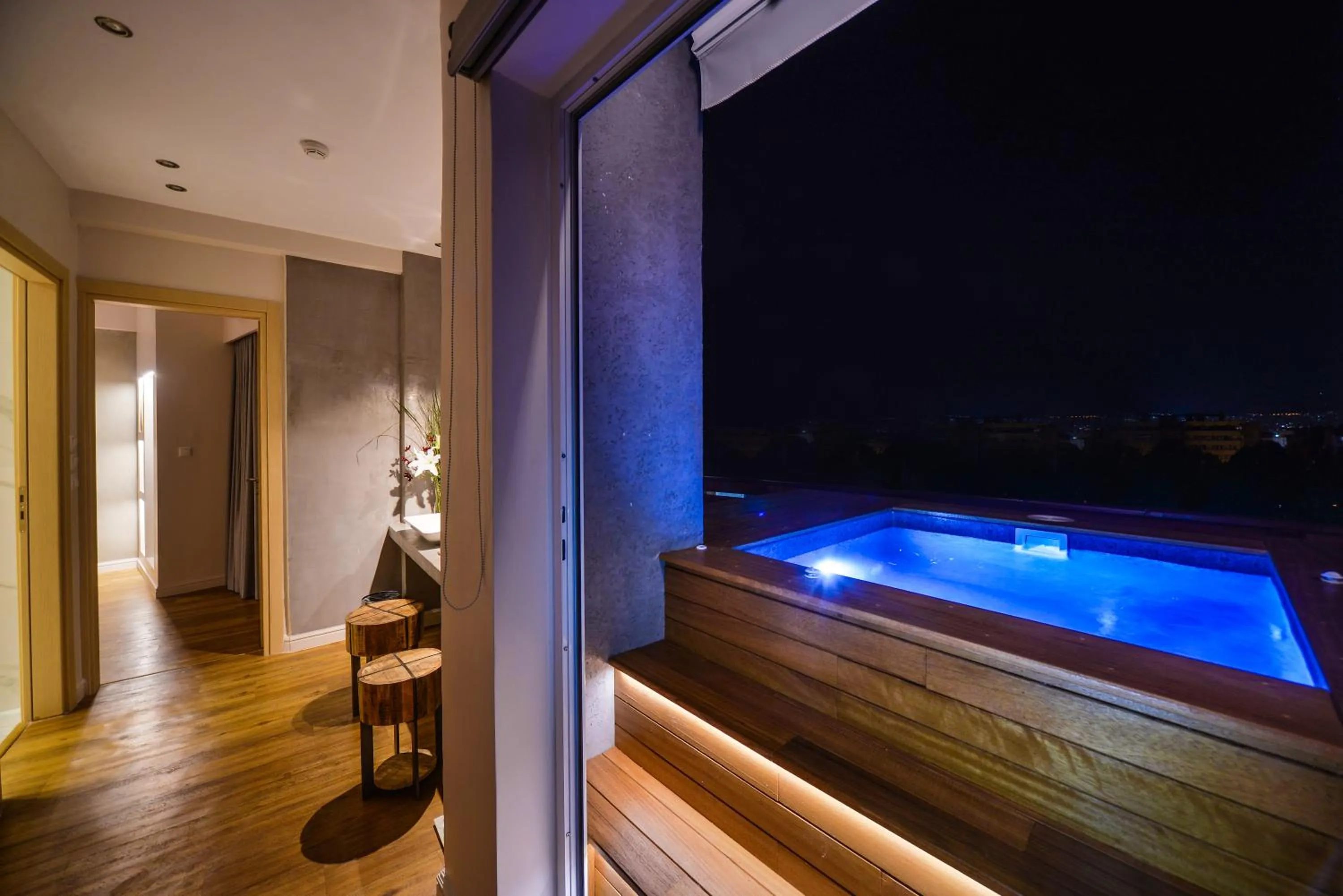 Hot Tub in A.P. Acropolis View Apartments