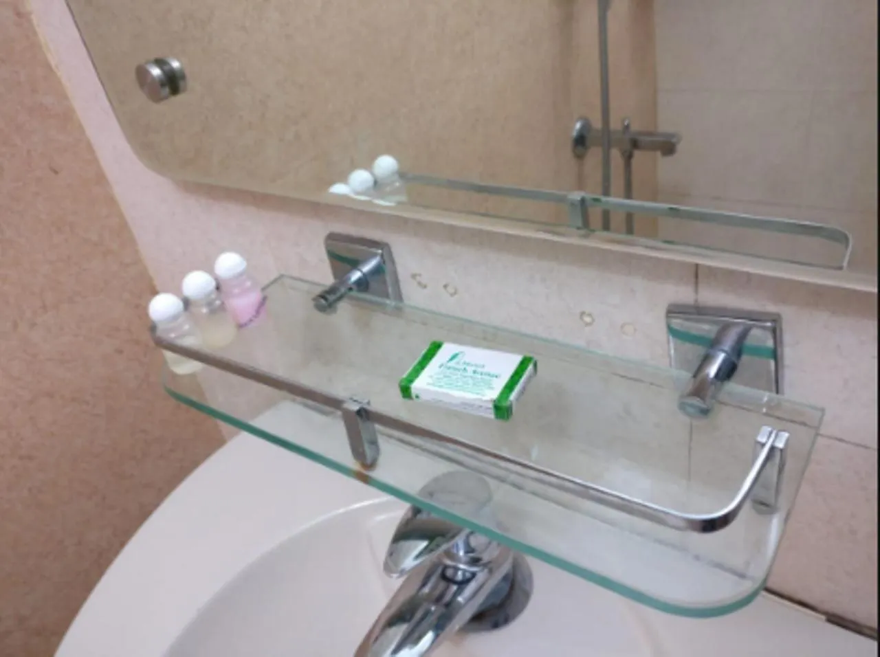 Shower in French Avenue