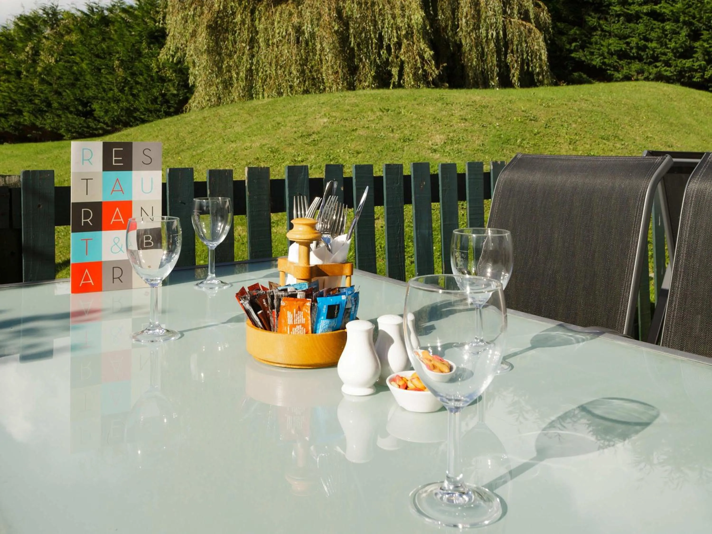 Lounge or bar in ibis Plymouth