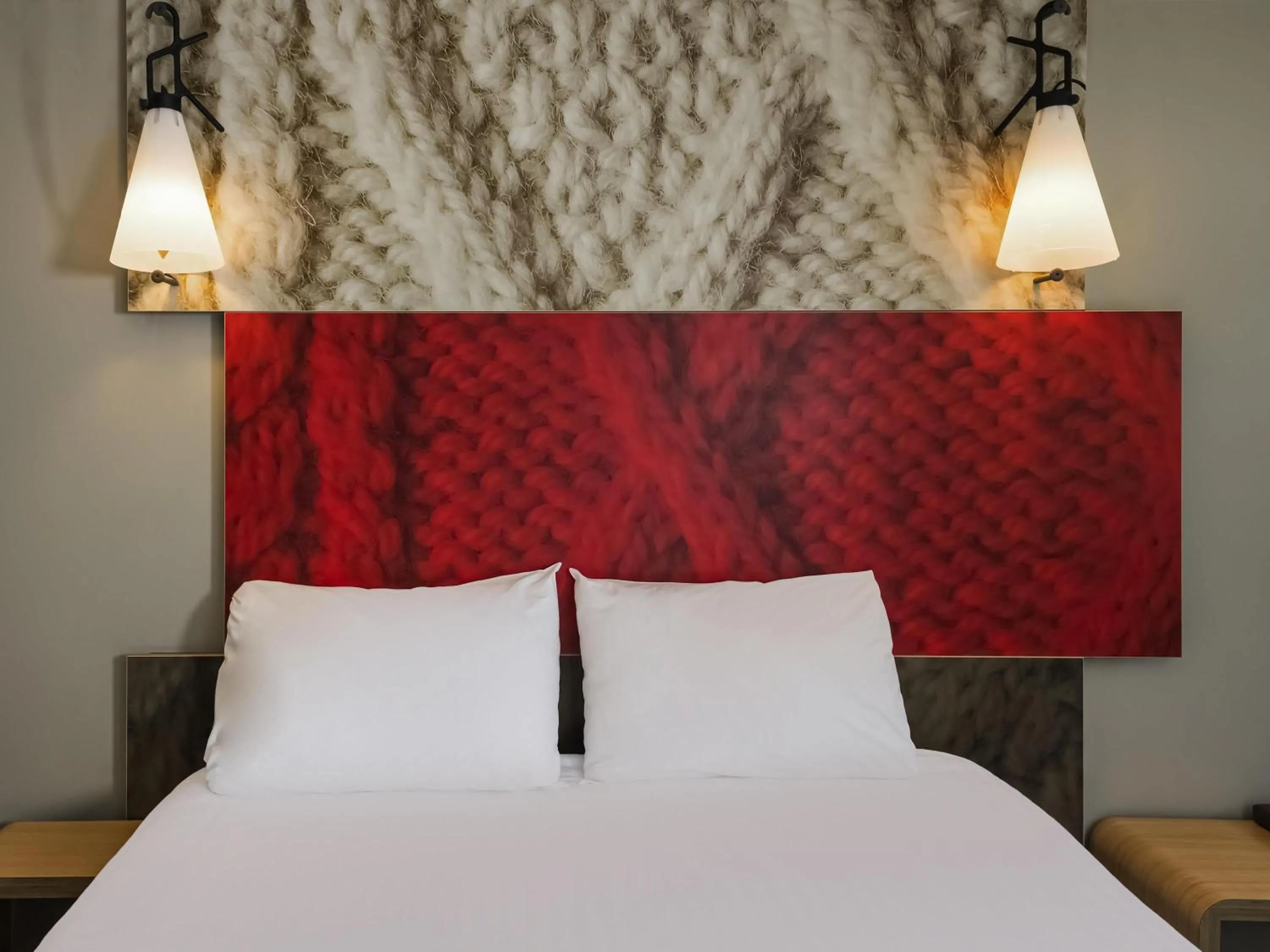 Bedroom, Bed in ibis Plymouth